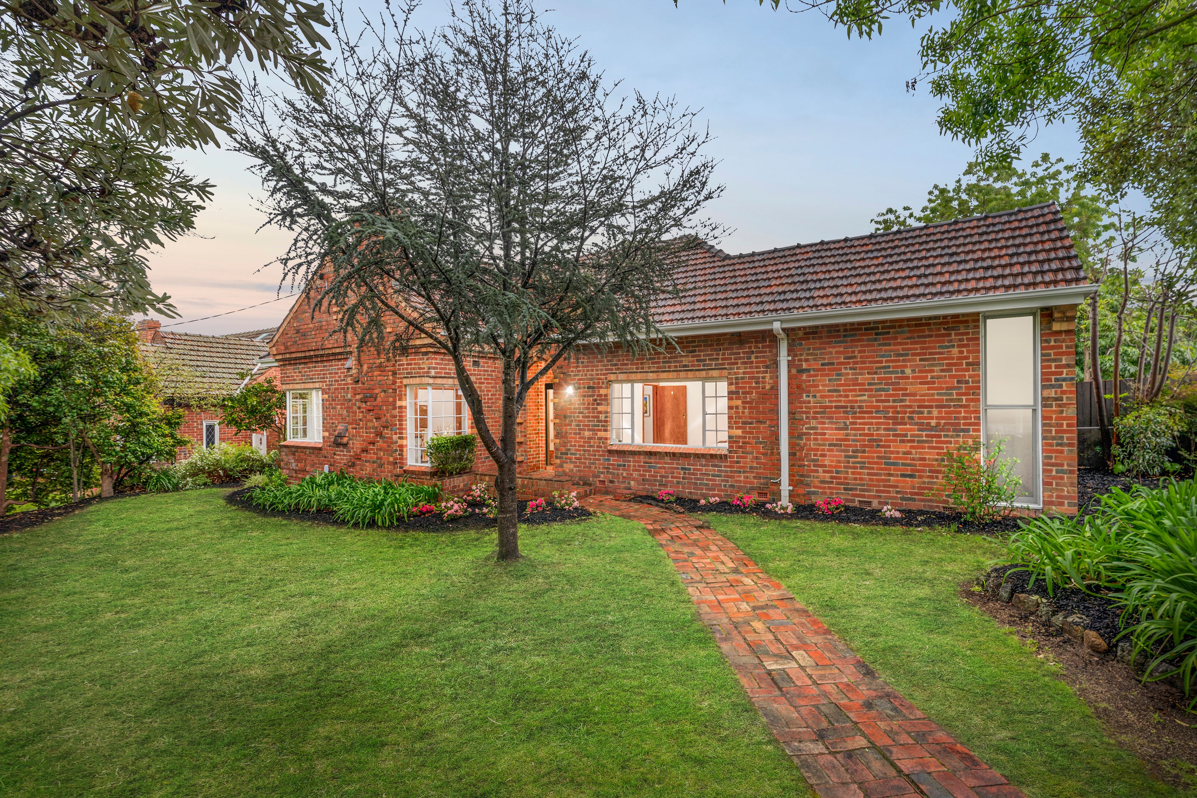 1 Glen Road, Ashburton VIC 3147