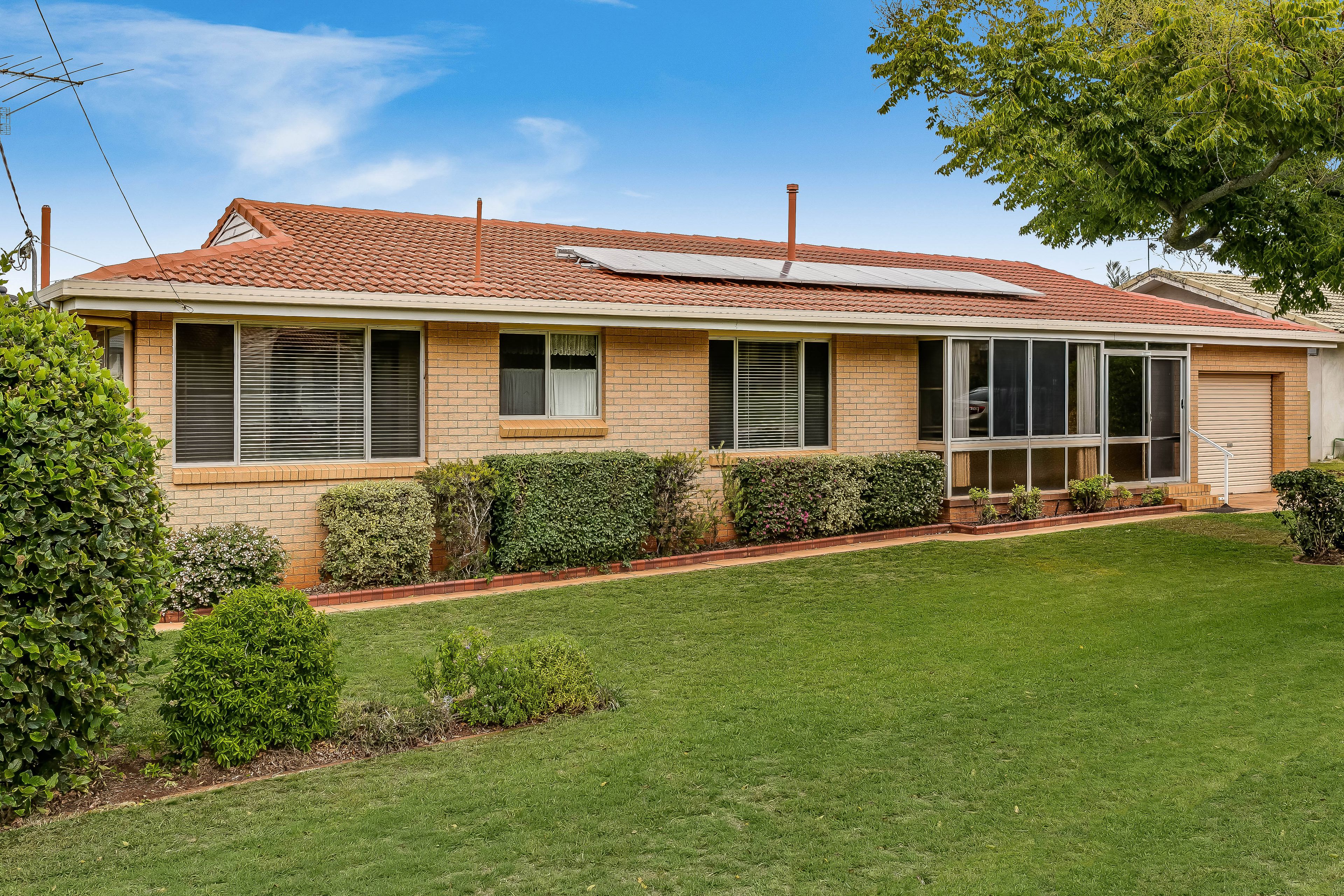 8 Cleary Street, Centenary Heights, QLD 4350