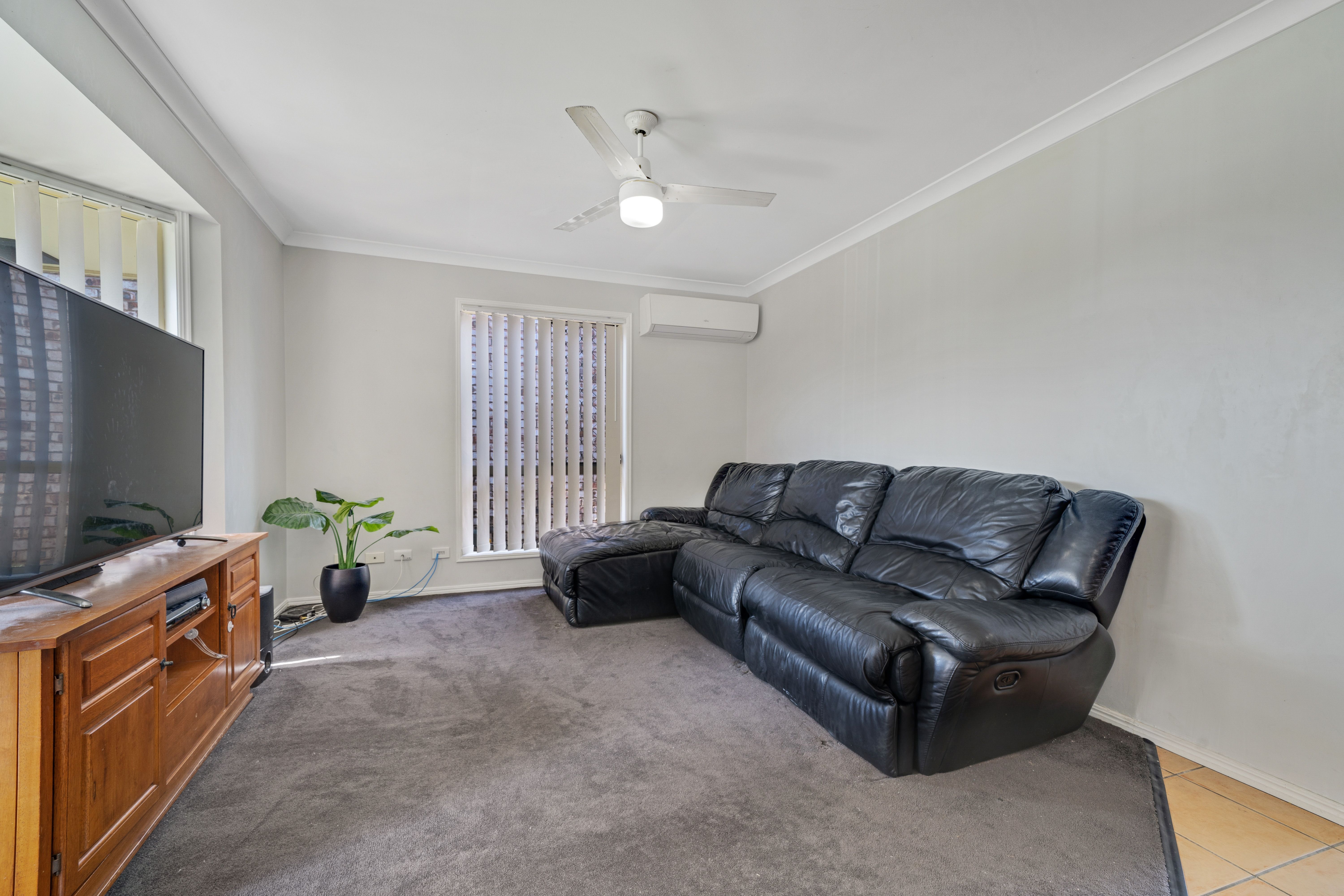 19 Ku-Ring-Gai Close, Loganholme, QLD 4129