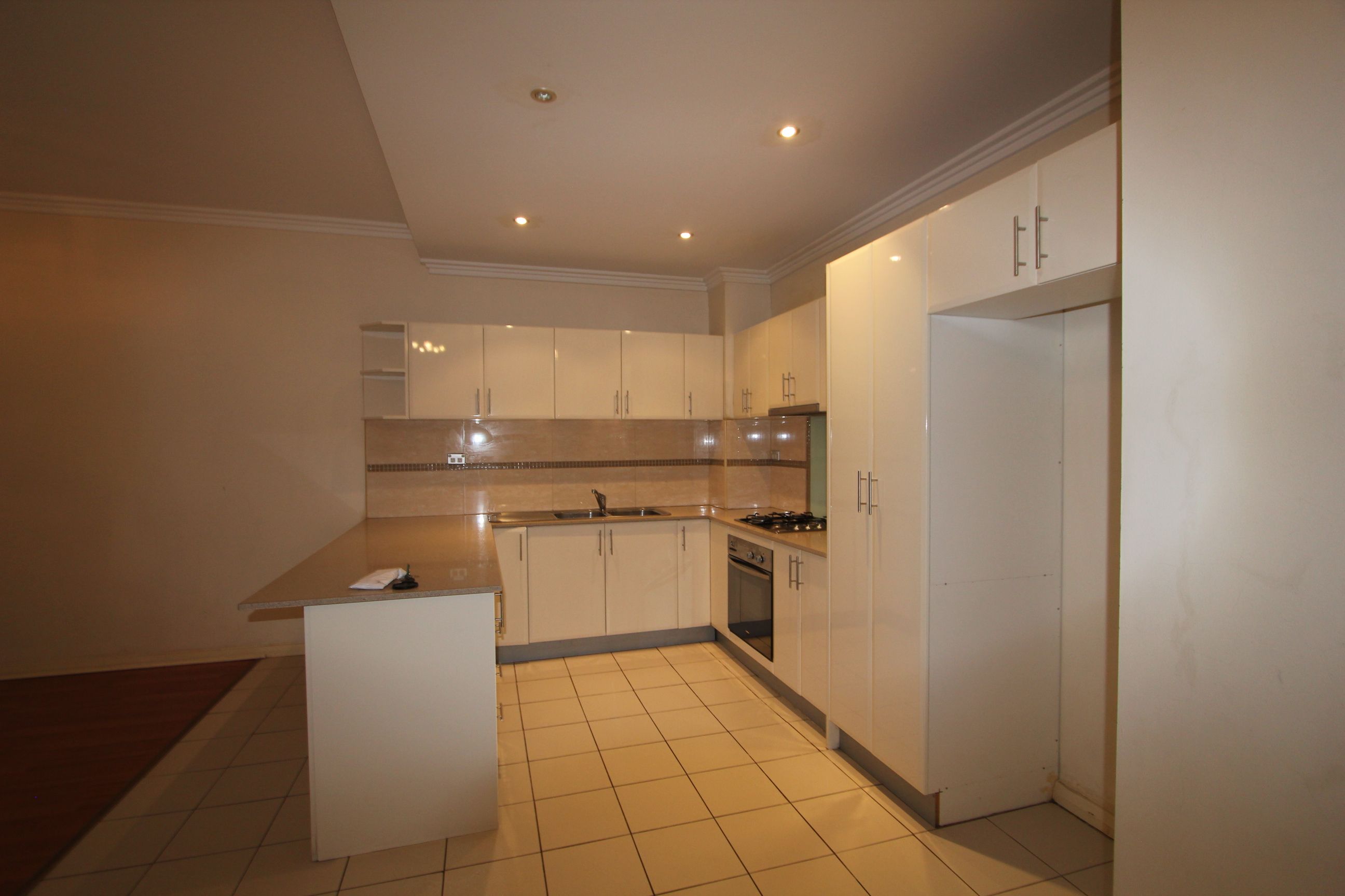 10/74 Woniora Road — photo 5 of 9