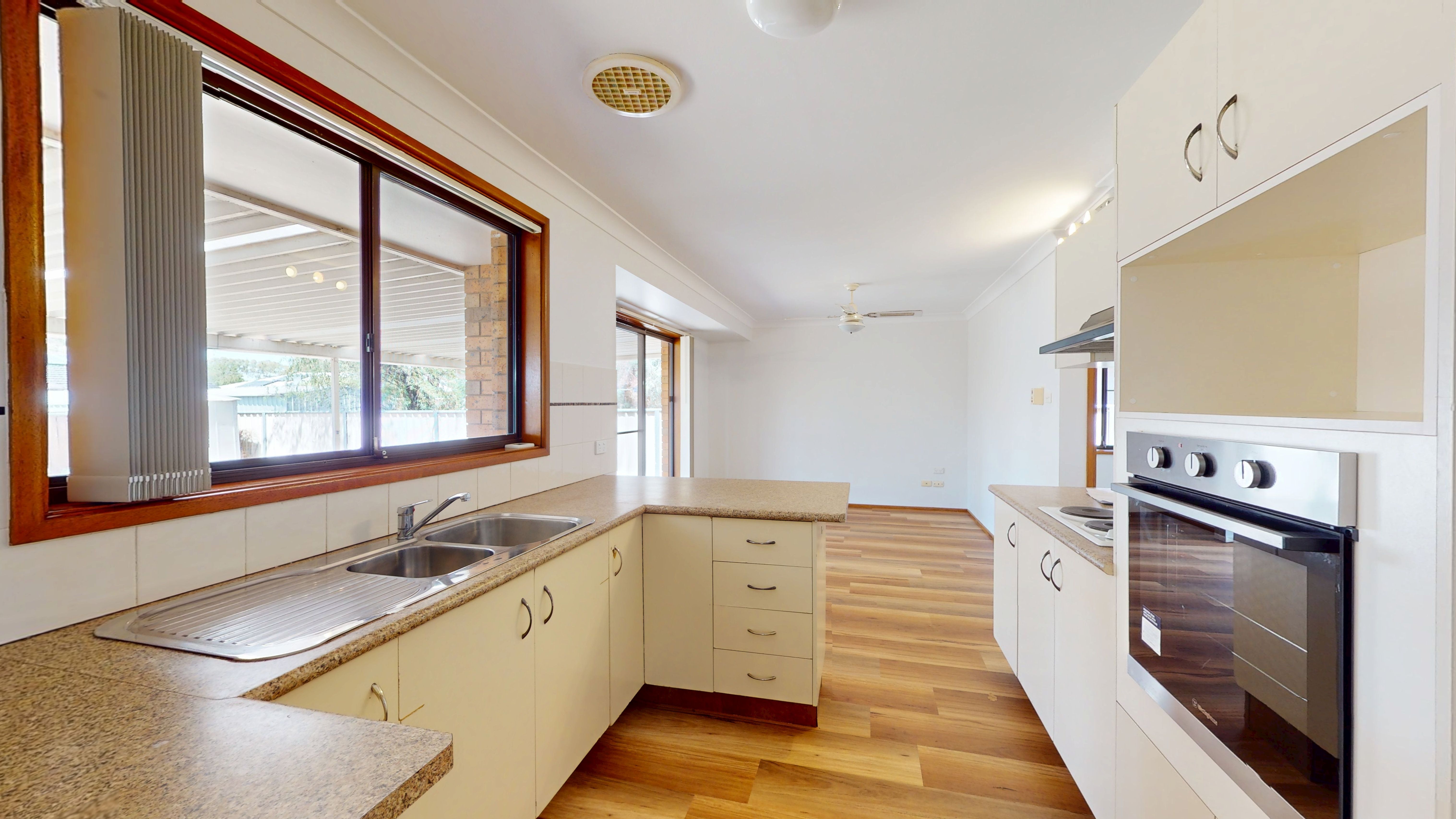 3 Parkland Place — photo 10 of 17