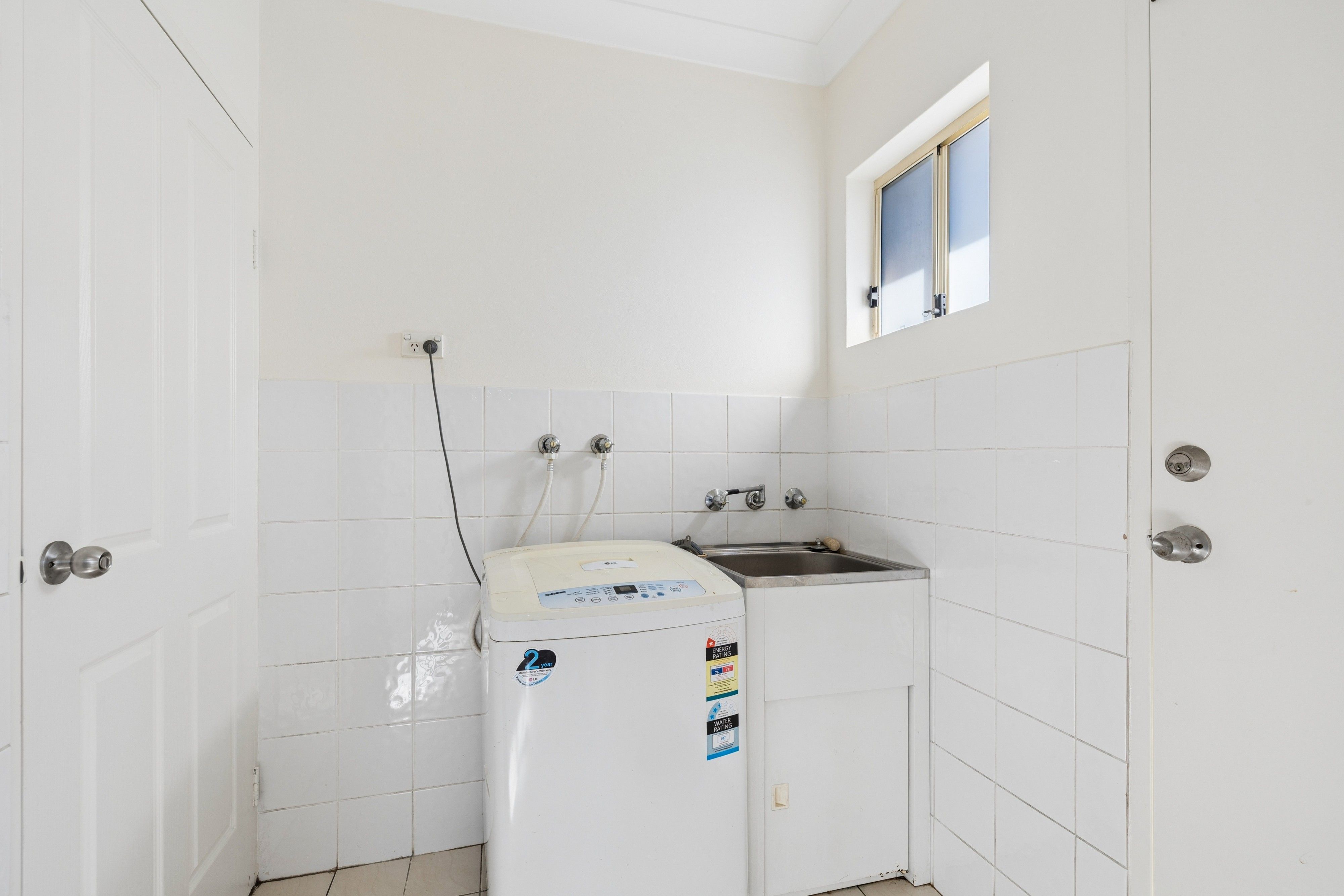 3/76 Sir Joseph Banks Street — photo 9 of 12