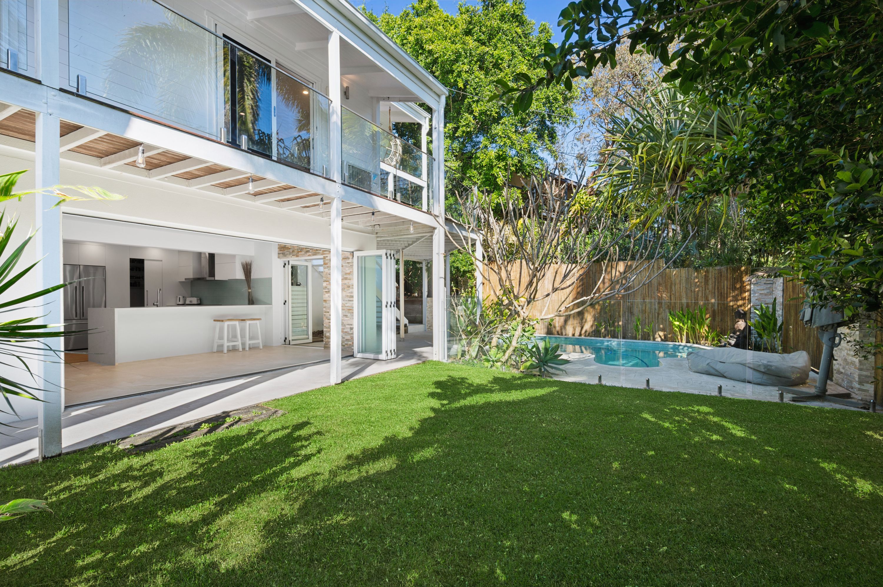 9 Swan Avenue — photo 4 of 22