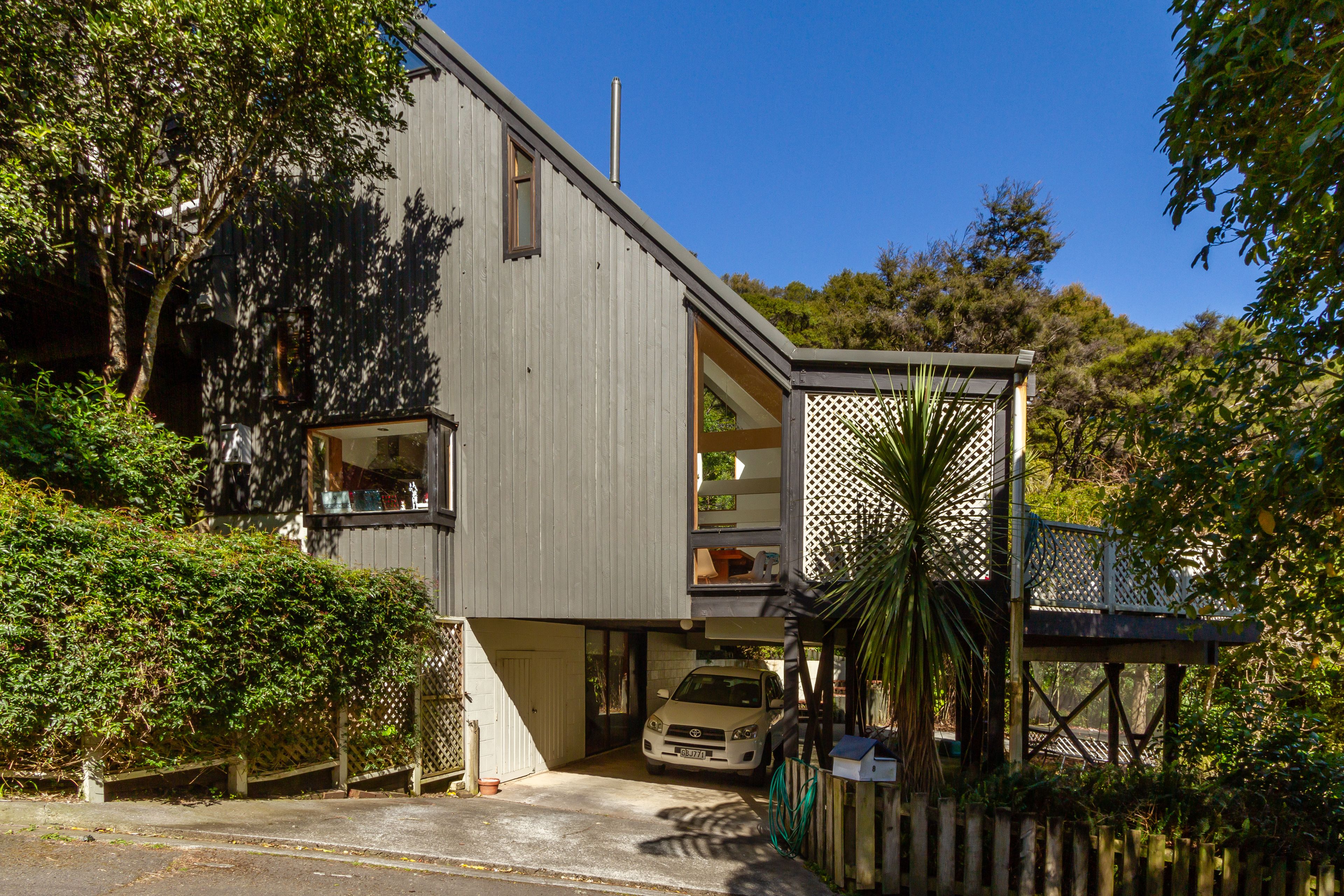 8 Whiorau Grove, Lowry Bay, Lower Hutt City