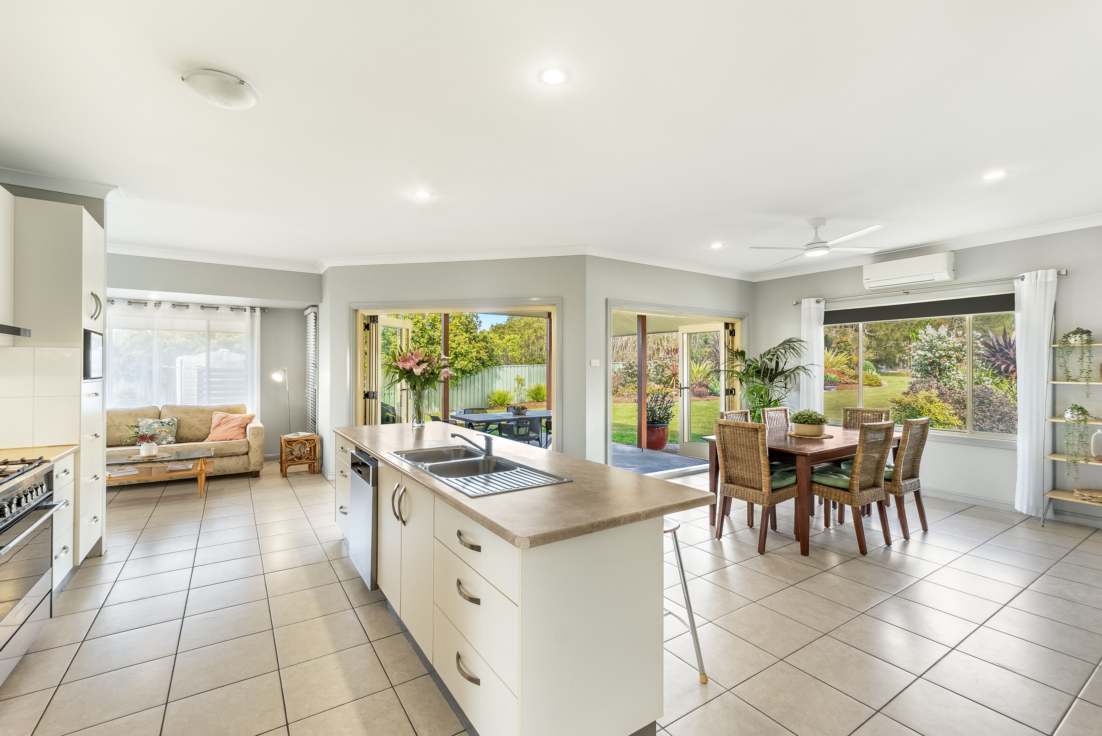 11 Parklands Drive — photo 5 of 22