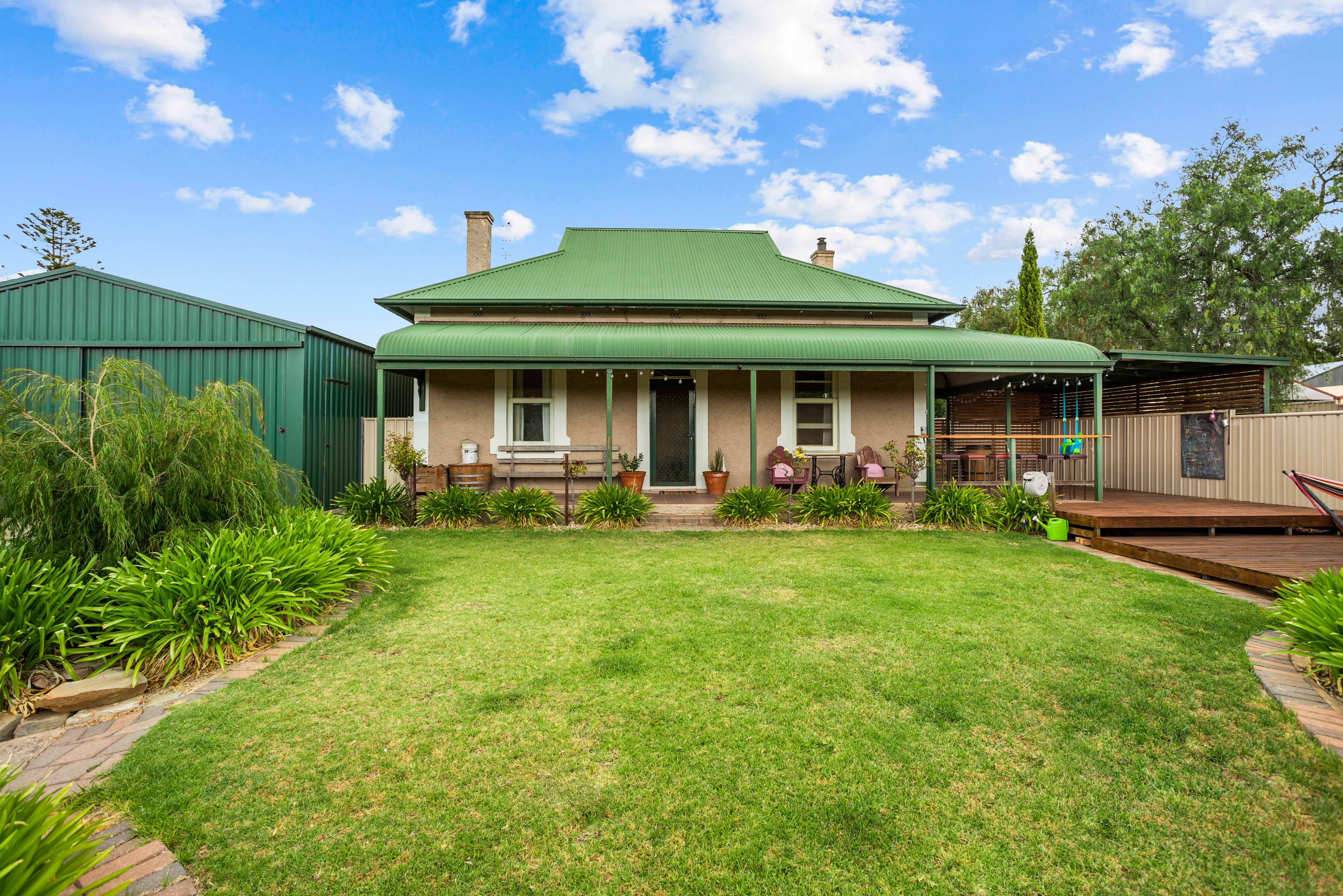 8 Beare Street, Clare SA 5453