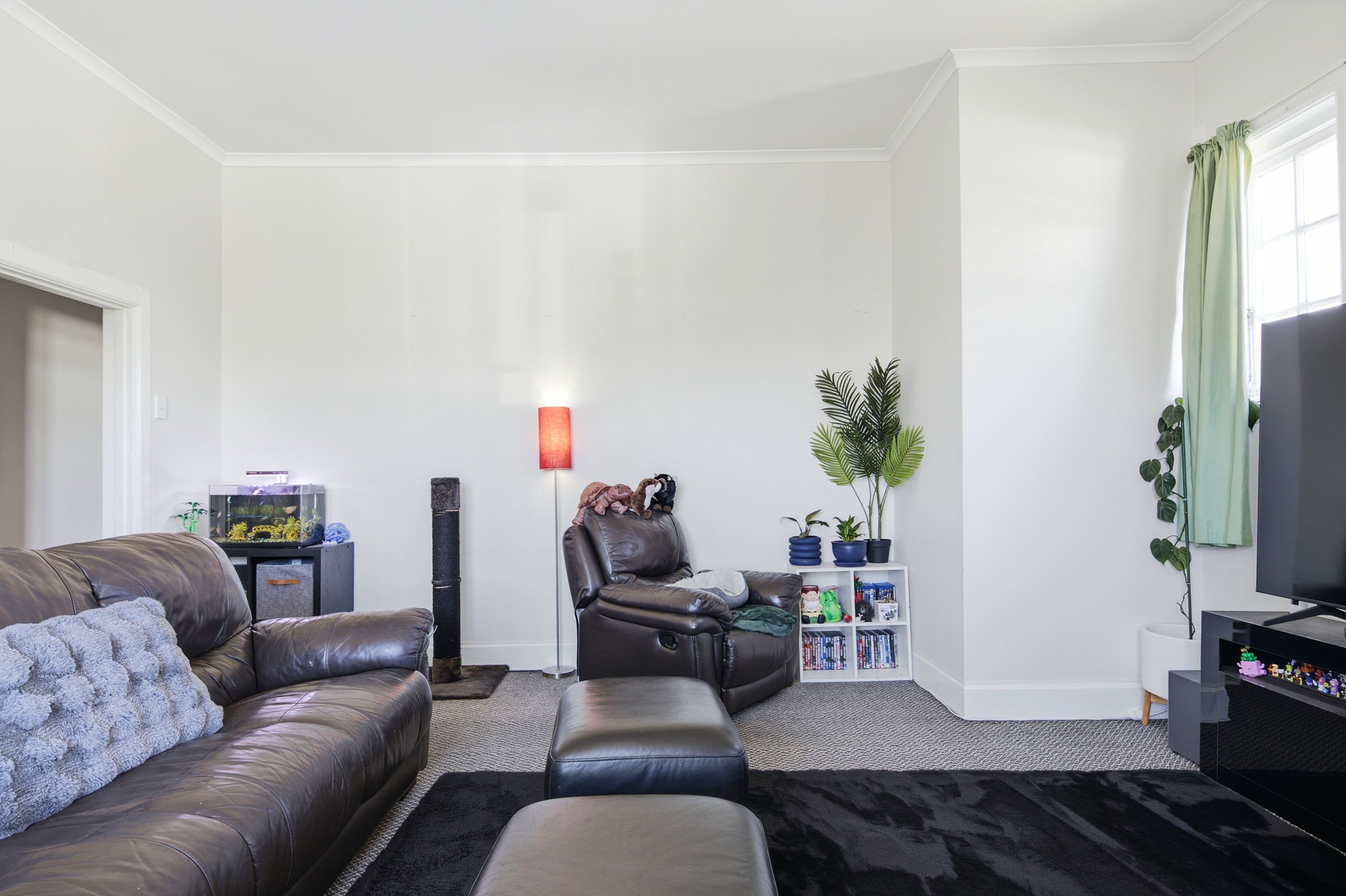 15 Eddington Crescent — photo 3 of 30