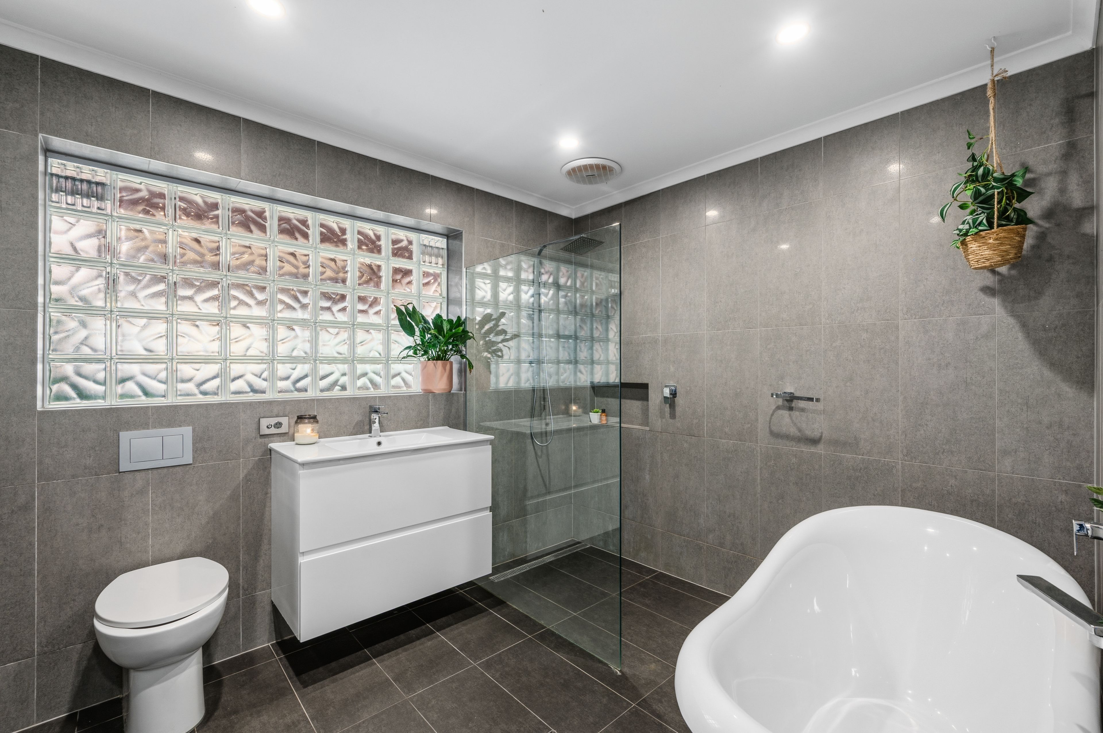 98 Elizabeth Road — photo 7 of 13