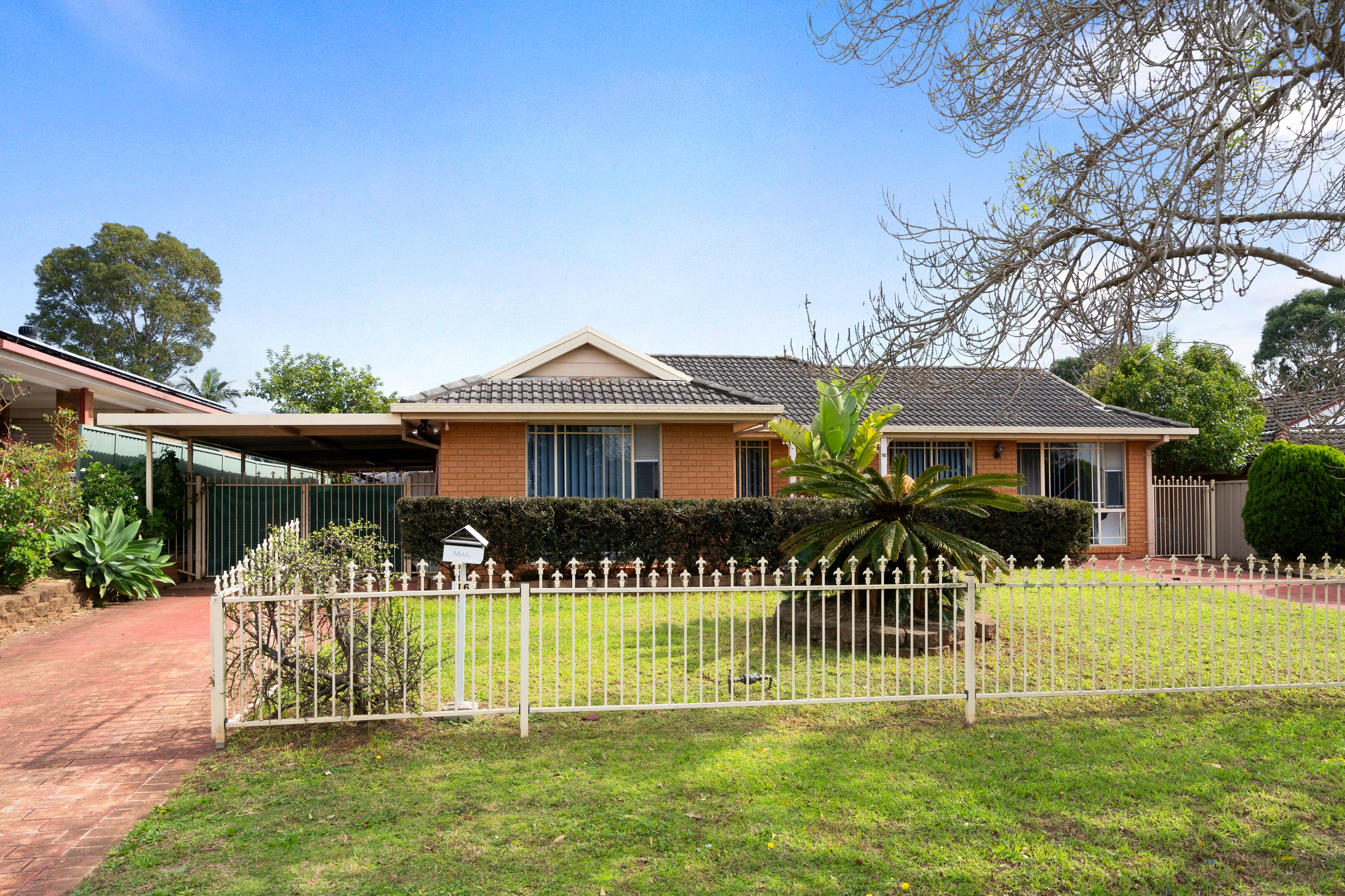 16 Cyclamen Place, Macquarie Fields, NSW 2564