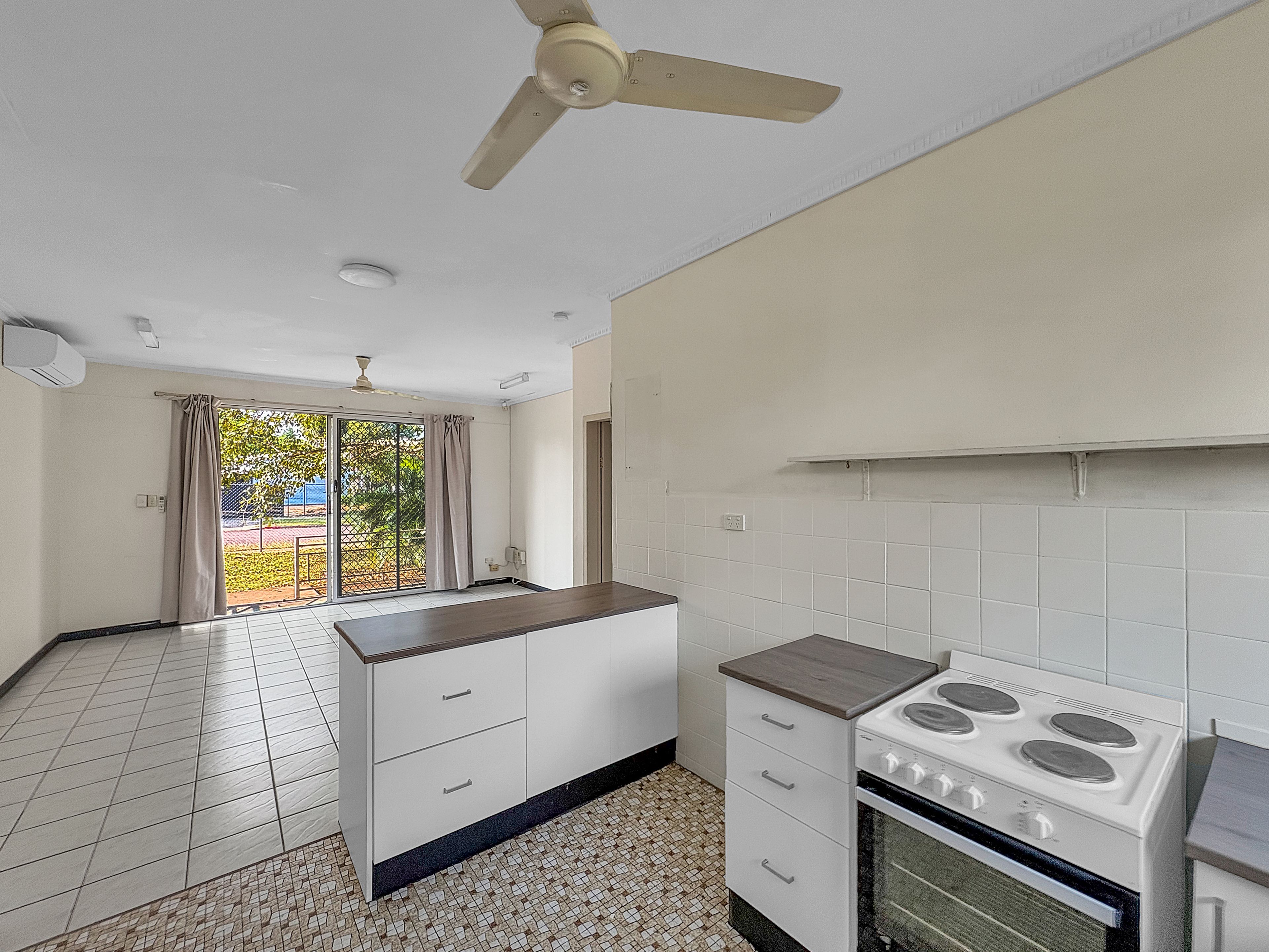 1/1 Lanyon Terrace — photo 3 of 8
