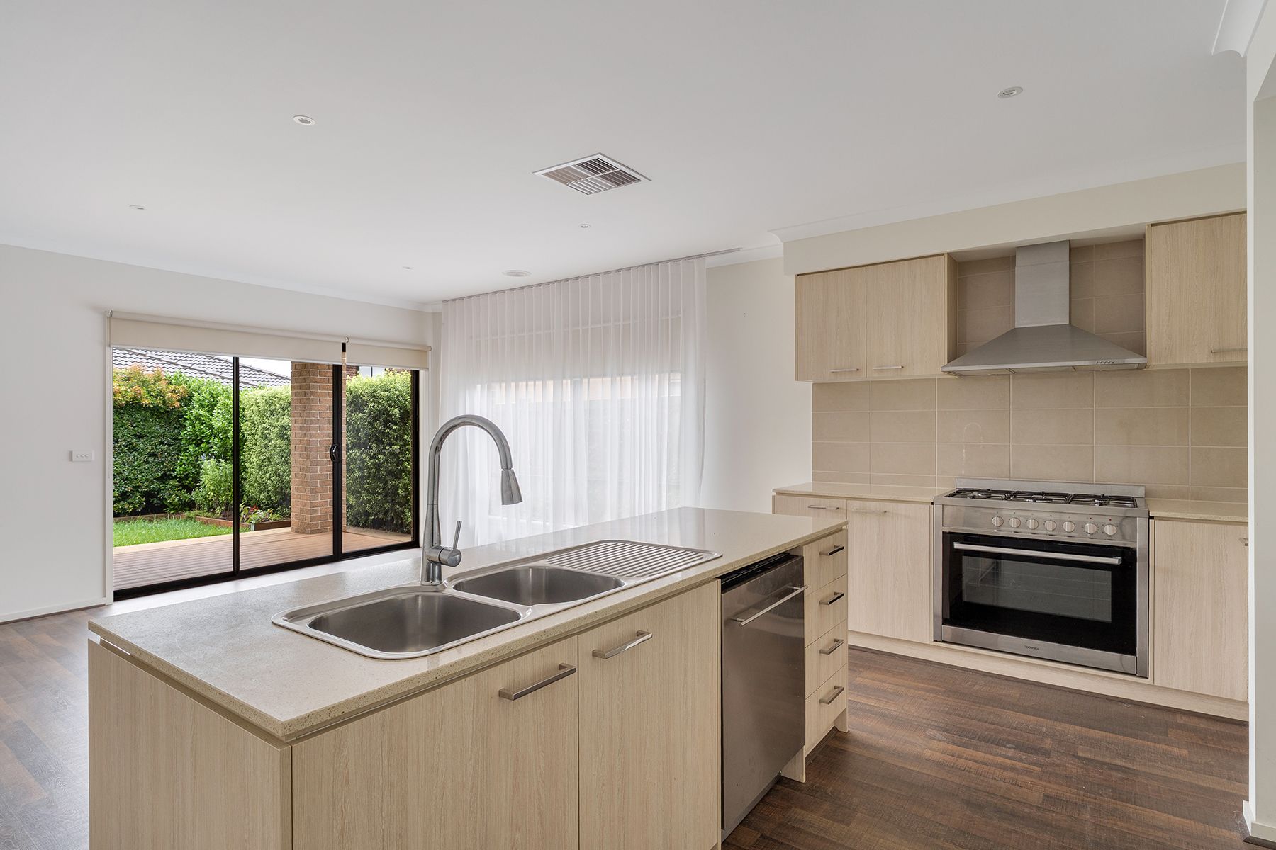 17 Degraves Street, Mickleham, VIC 3064