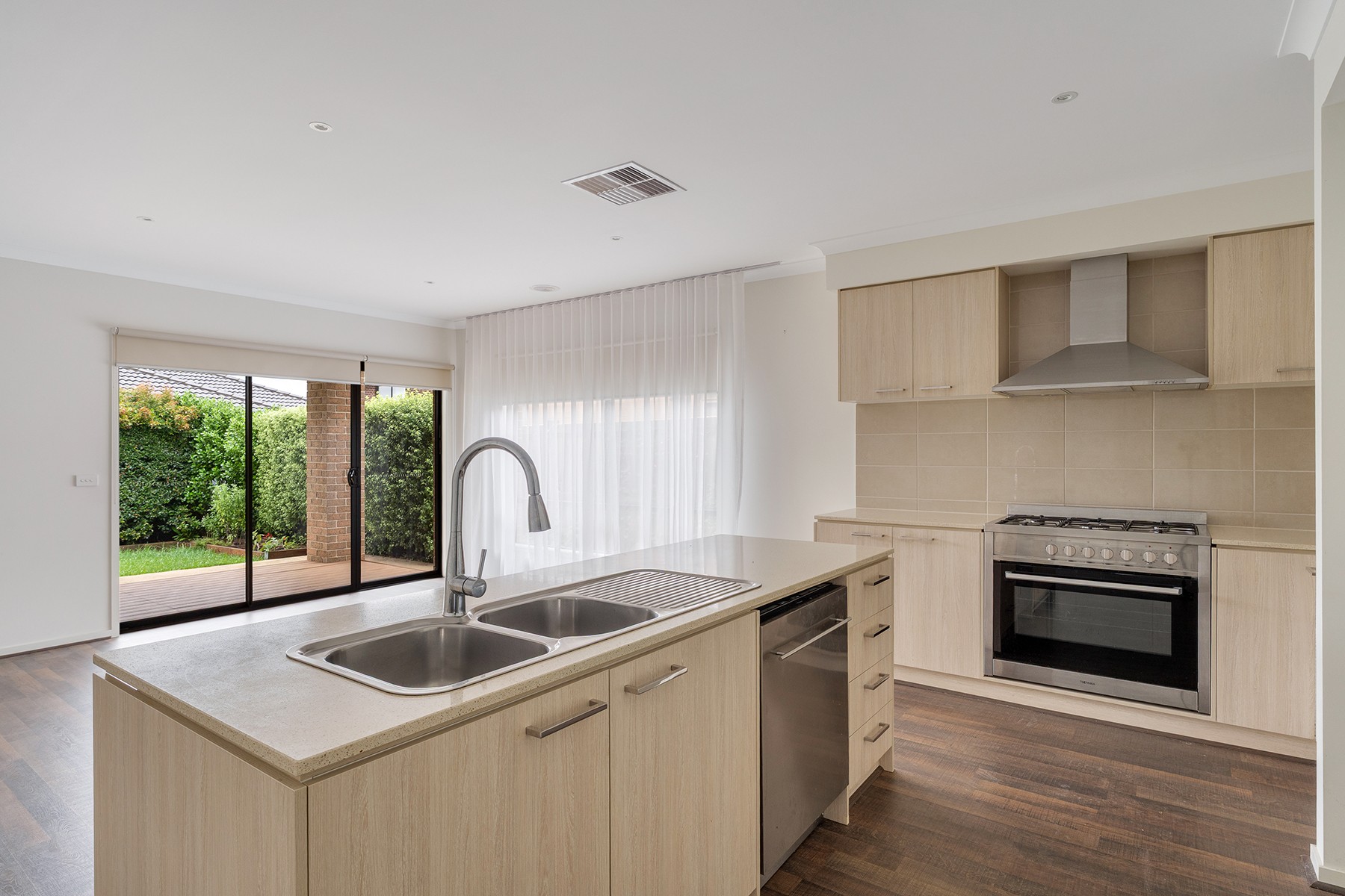 17 Degraves Street, Mickleham, VIC 3064