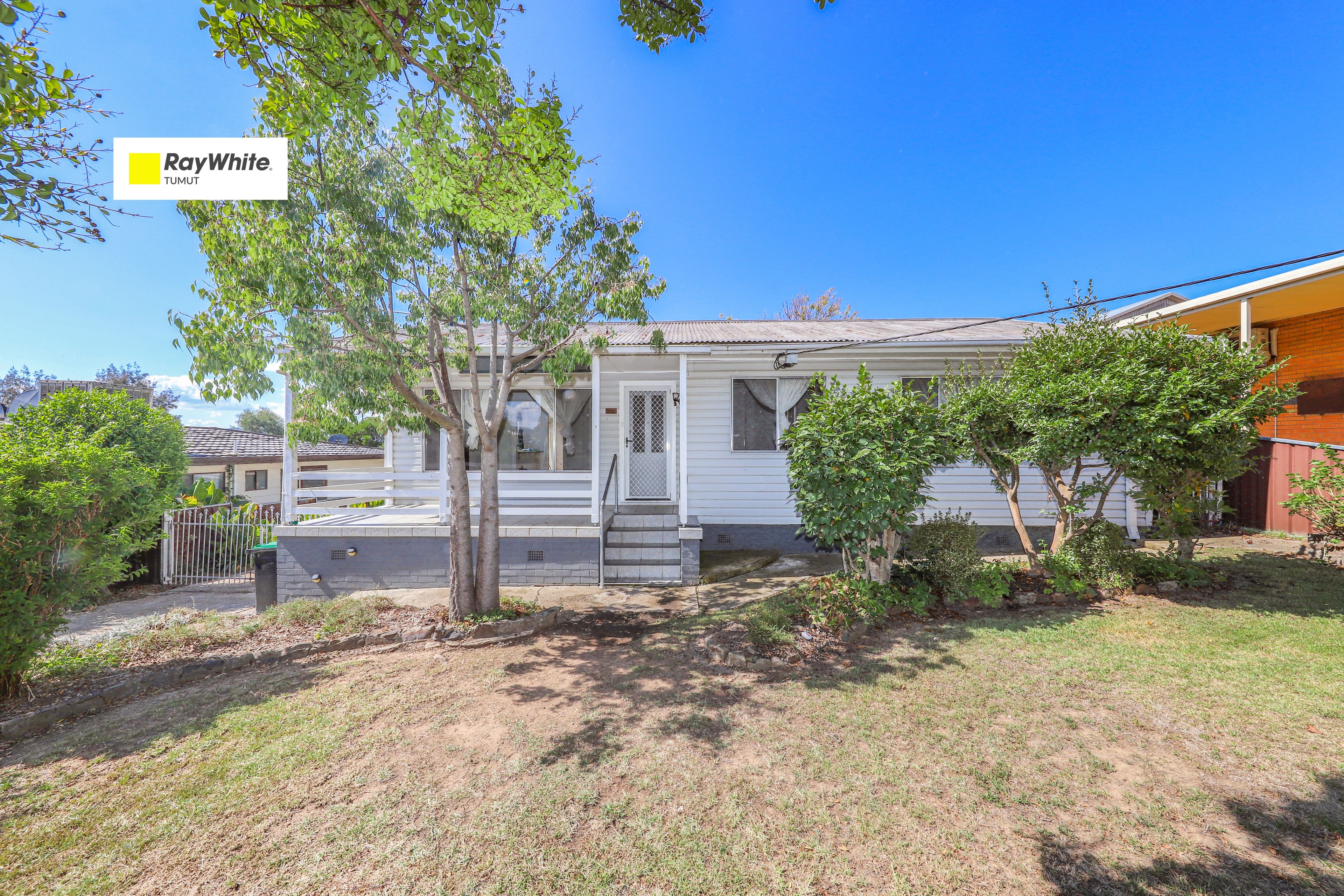 4 Lambie Street, Tumut NSW 2720
