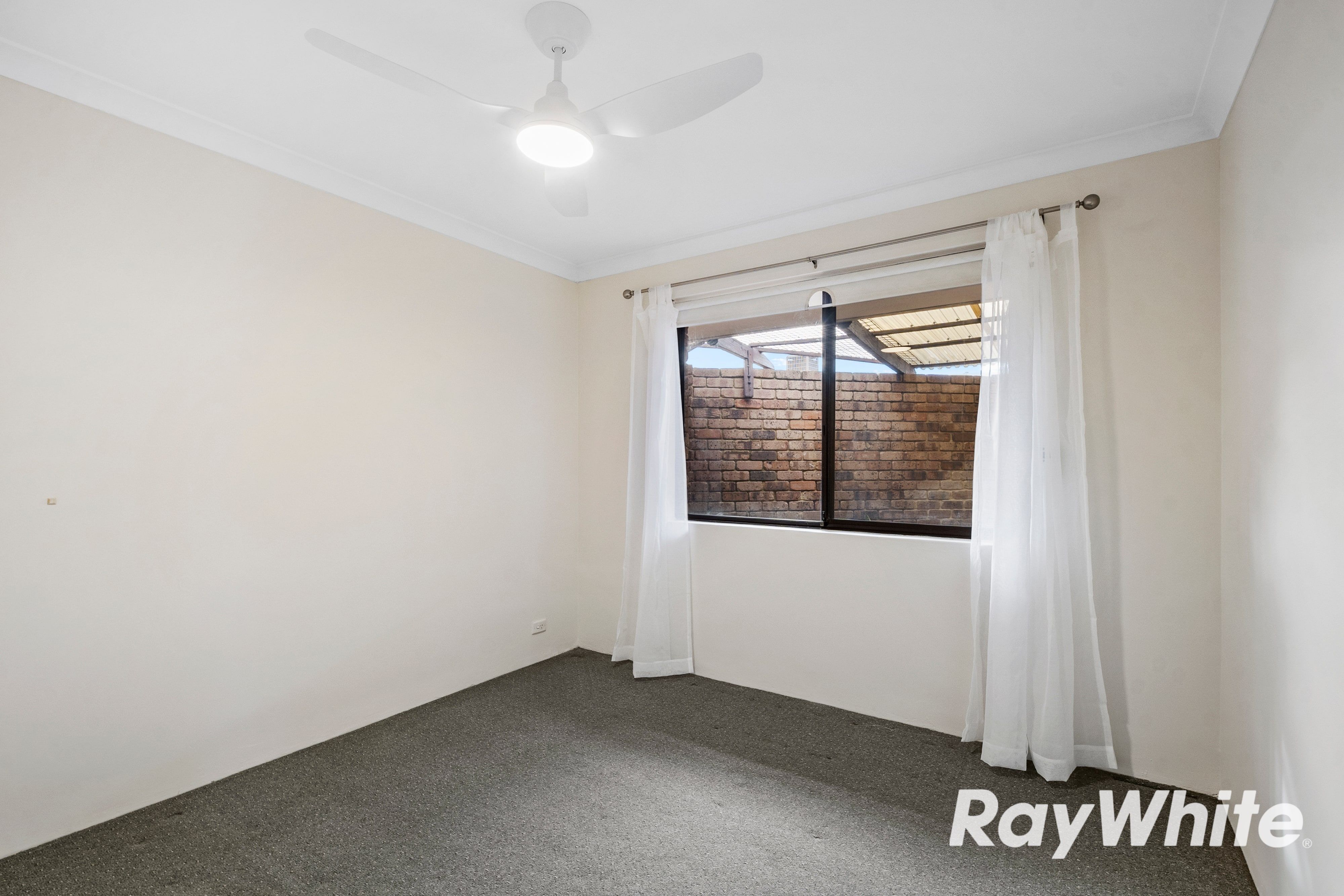 15A Blackthorne Crescent — photo 7 of 14