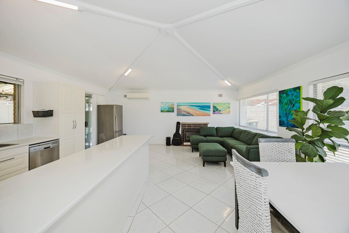 6 Stuart Place, Two Rocks, WA 6037