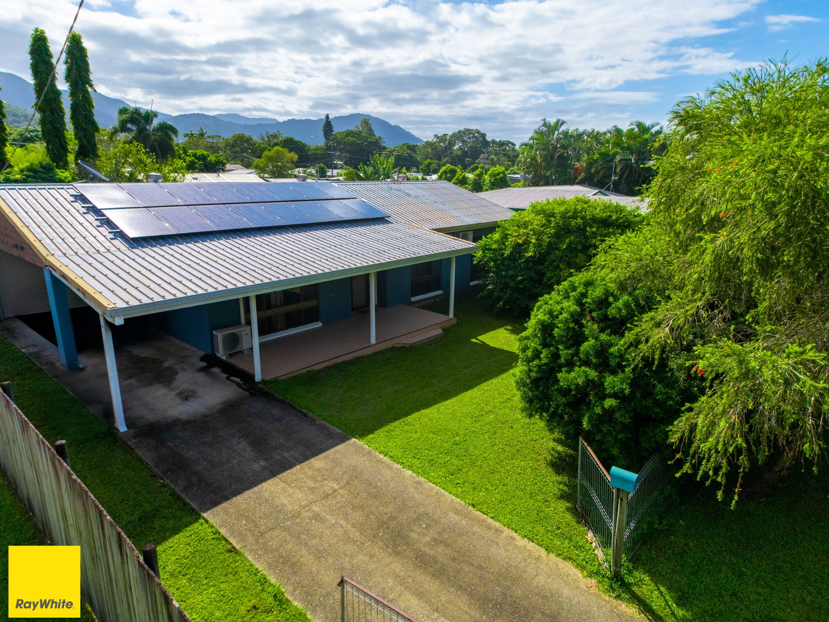 11 Universal Close, White Rock, QLD 4868