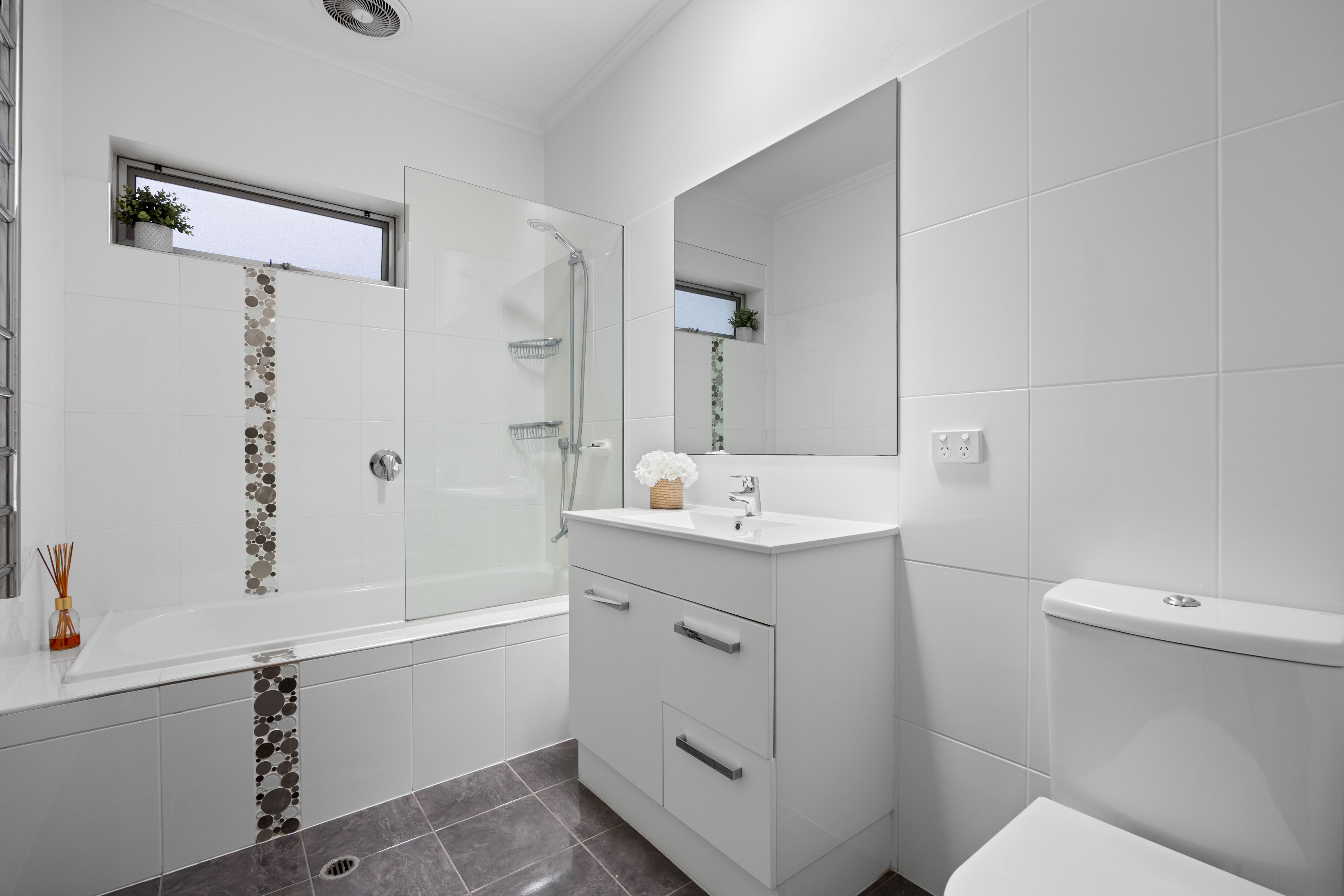 77 White Avenue — photo 10 of 13