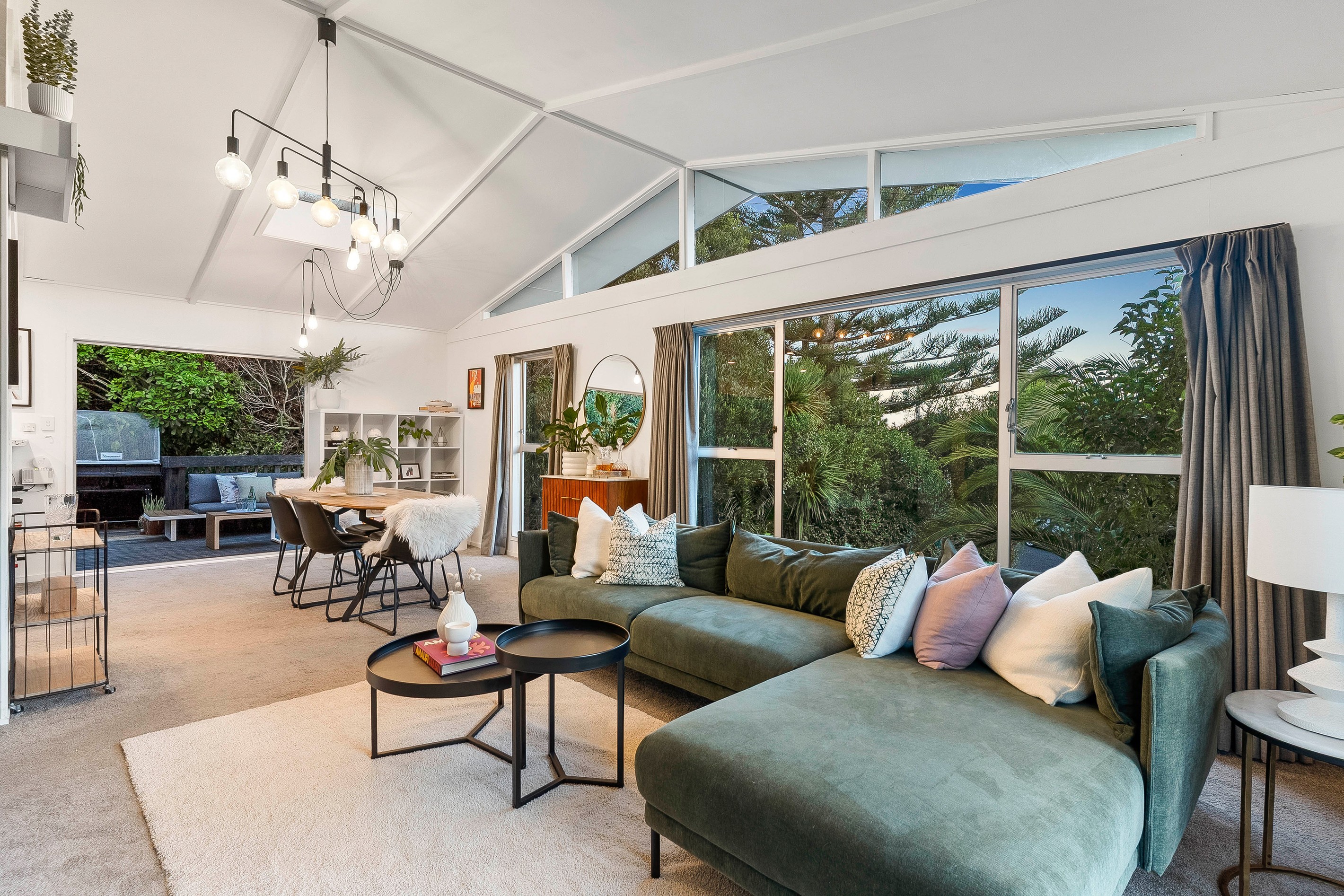 1C Peter Terrace, Castor Bay, North Shore City