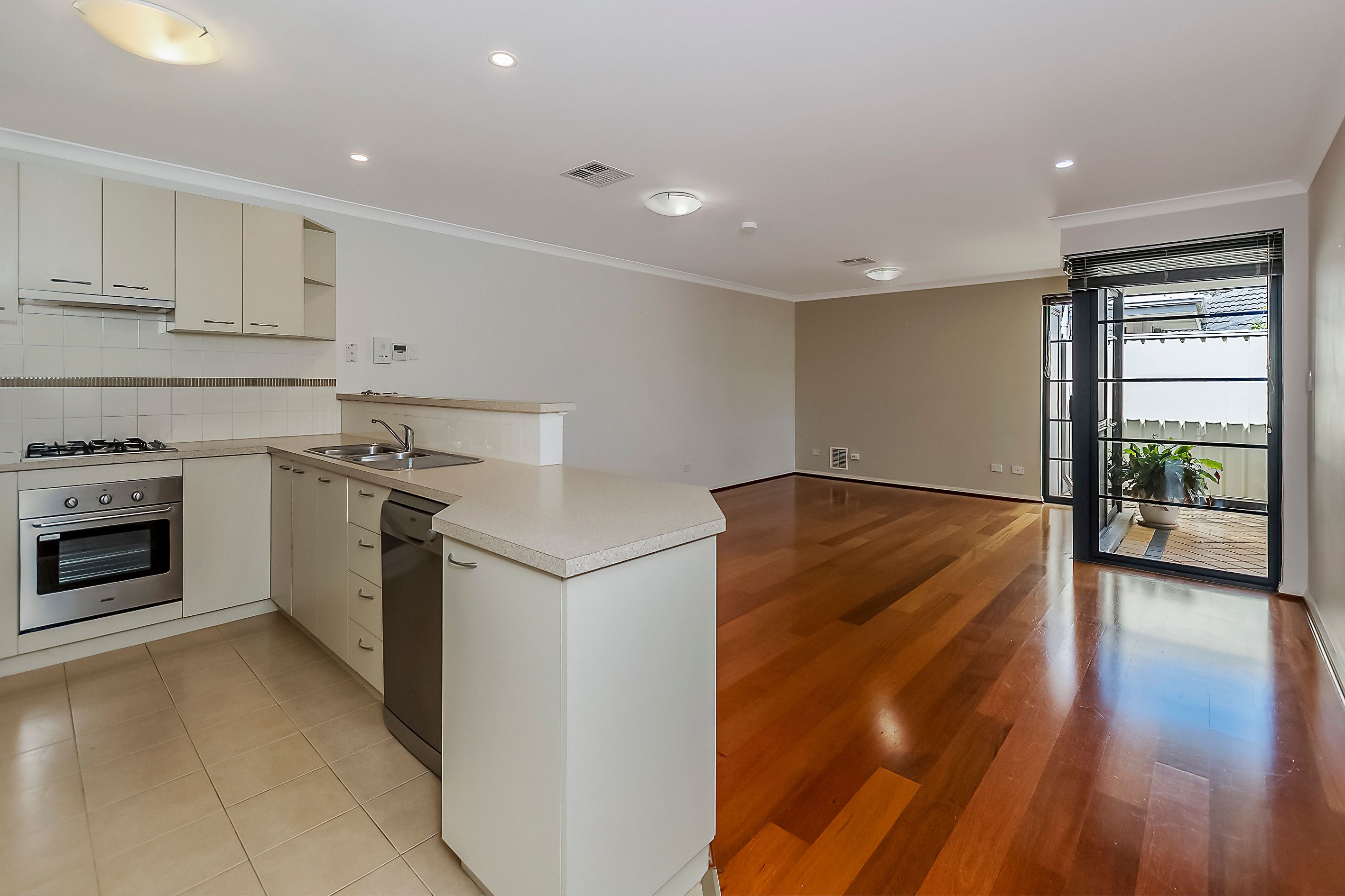 14/36 Epsilon Drive, Rockingham, WA 6168