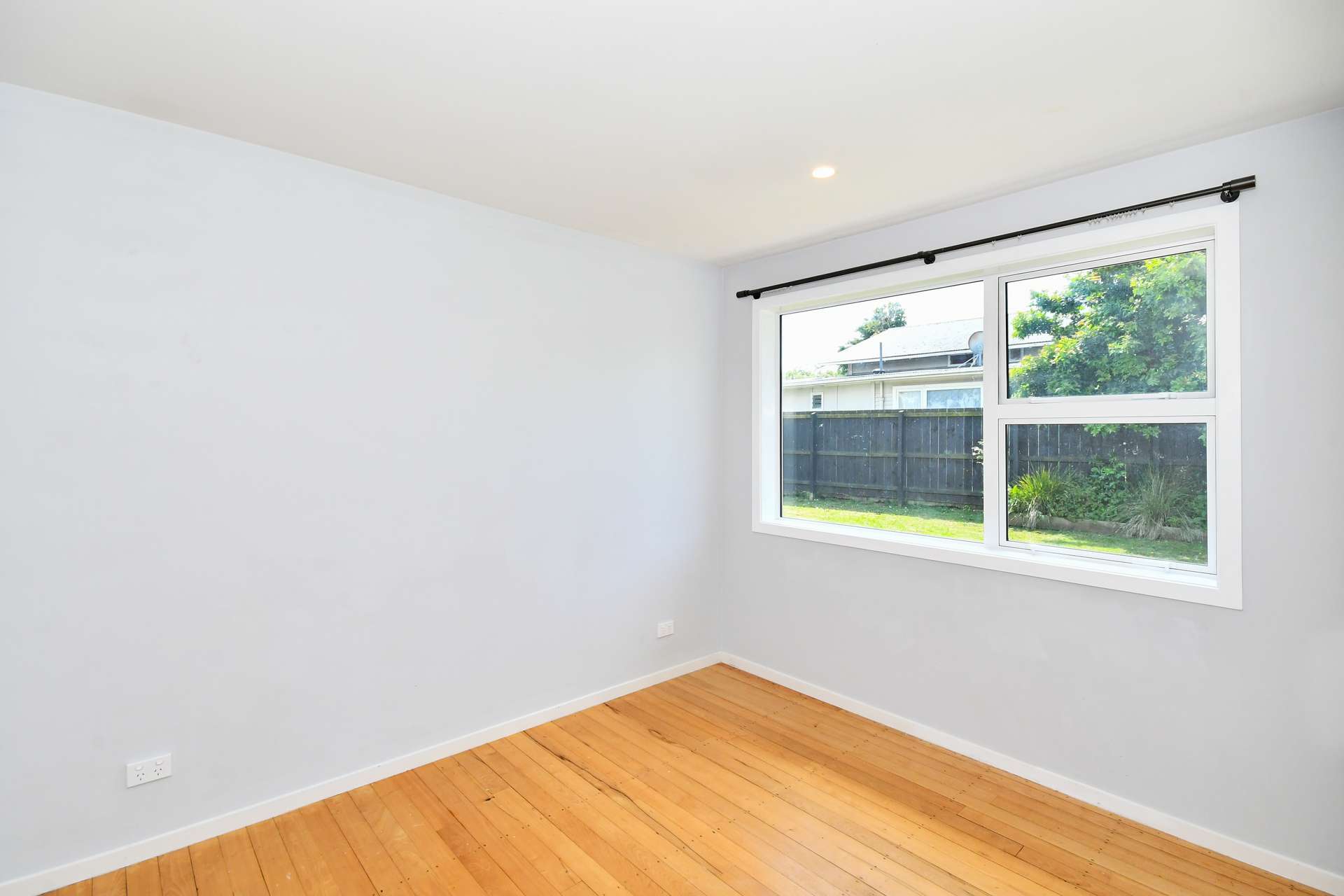 2/60A Mangere Road photo 7