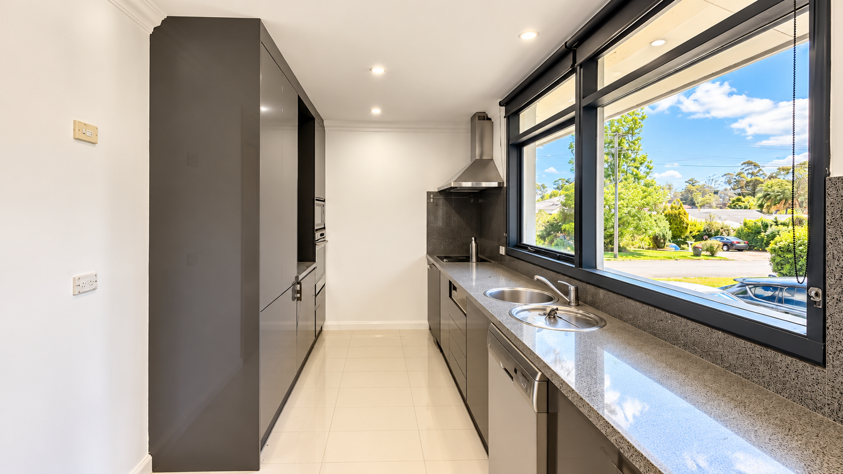 17 Hambledon Avenue — photo 3 of 9