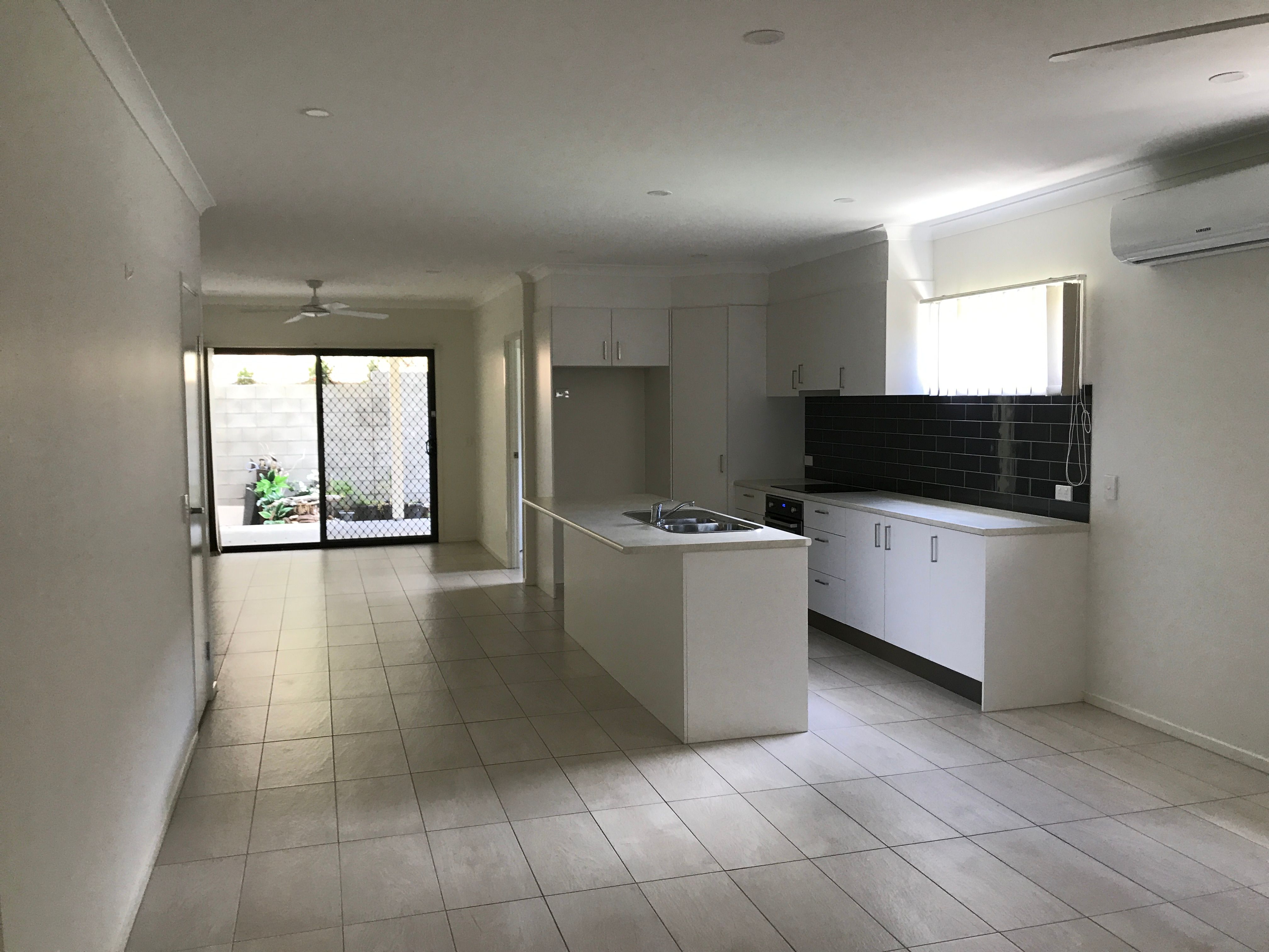 2/18 Enid Avenue, Southport, QLD 4215