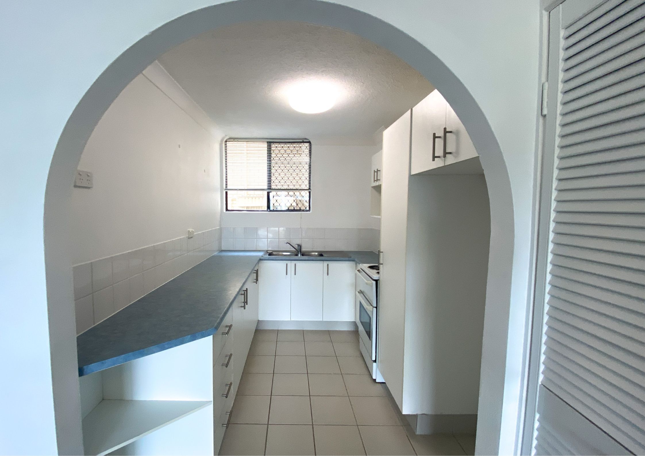 2/18 Sunshine Boulevard, Broadbeach Waters, QLD 4218