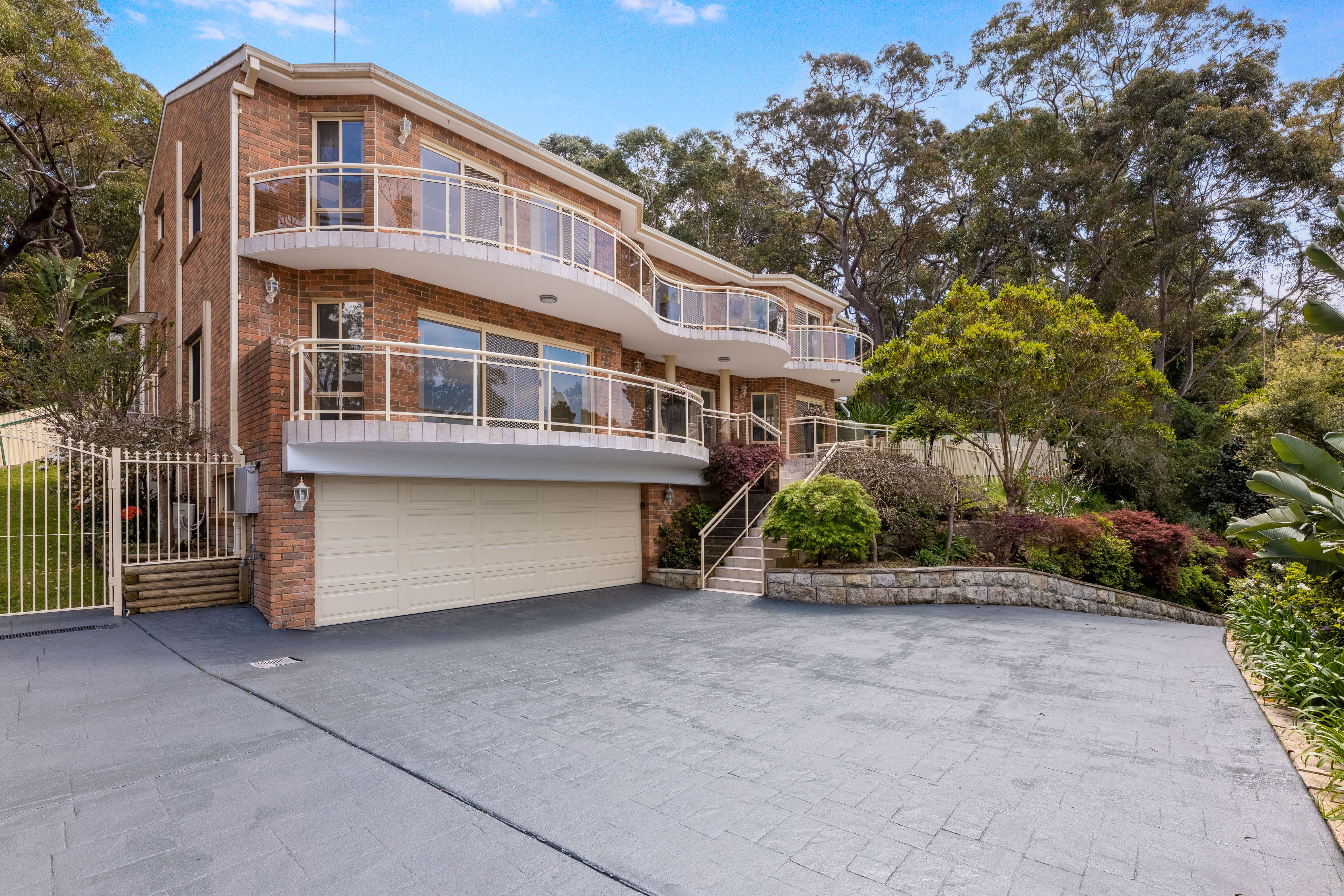 6 Warrangarree Drive, Woronora Heights, NSW 2233