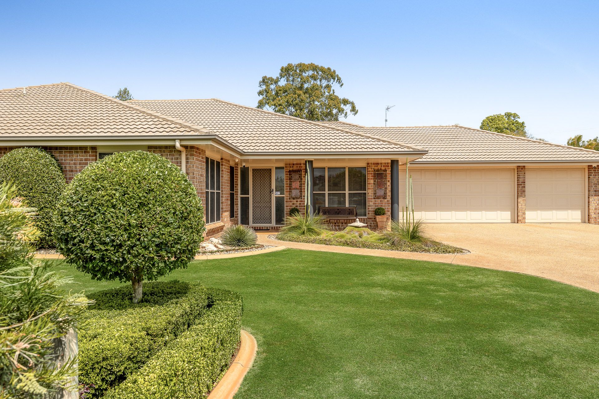8 Paringa Close, Middle Ridge, QLD 4350
