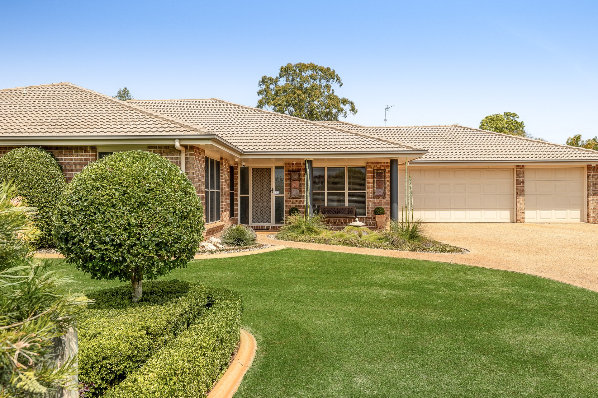 8 Paringa Close, Middle Ridge, QLD 4350