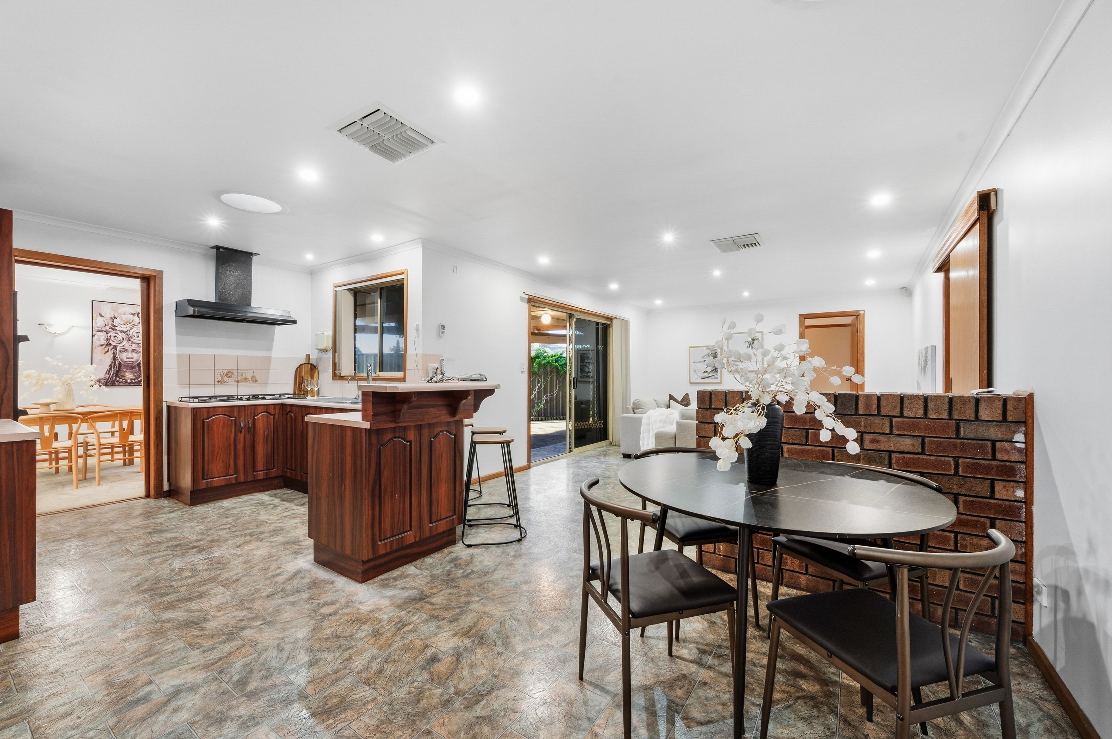 1 Abercrombie Court — photo 5 of 20