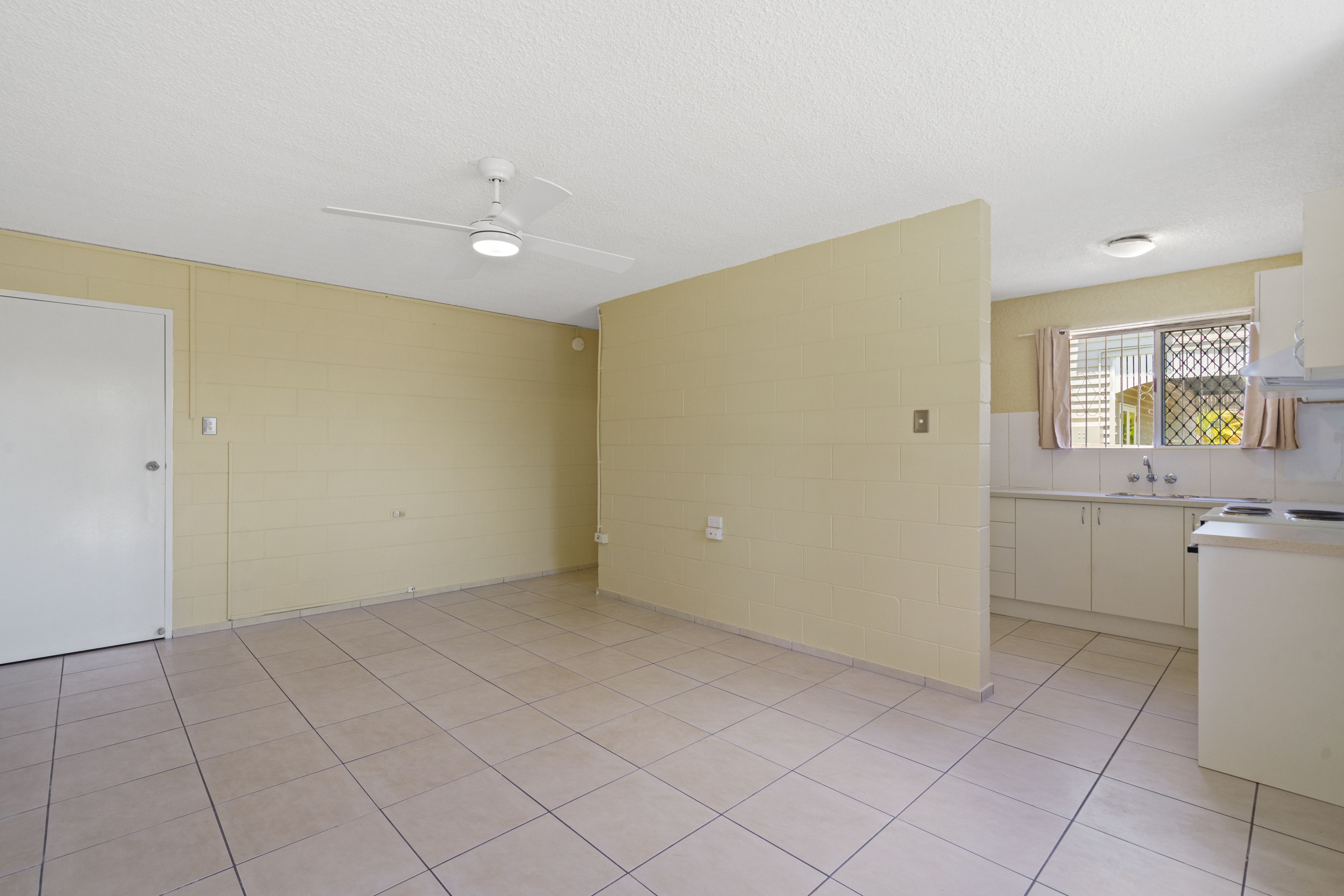 3/22 Holmes Street — photo 3 of 10