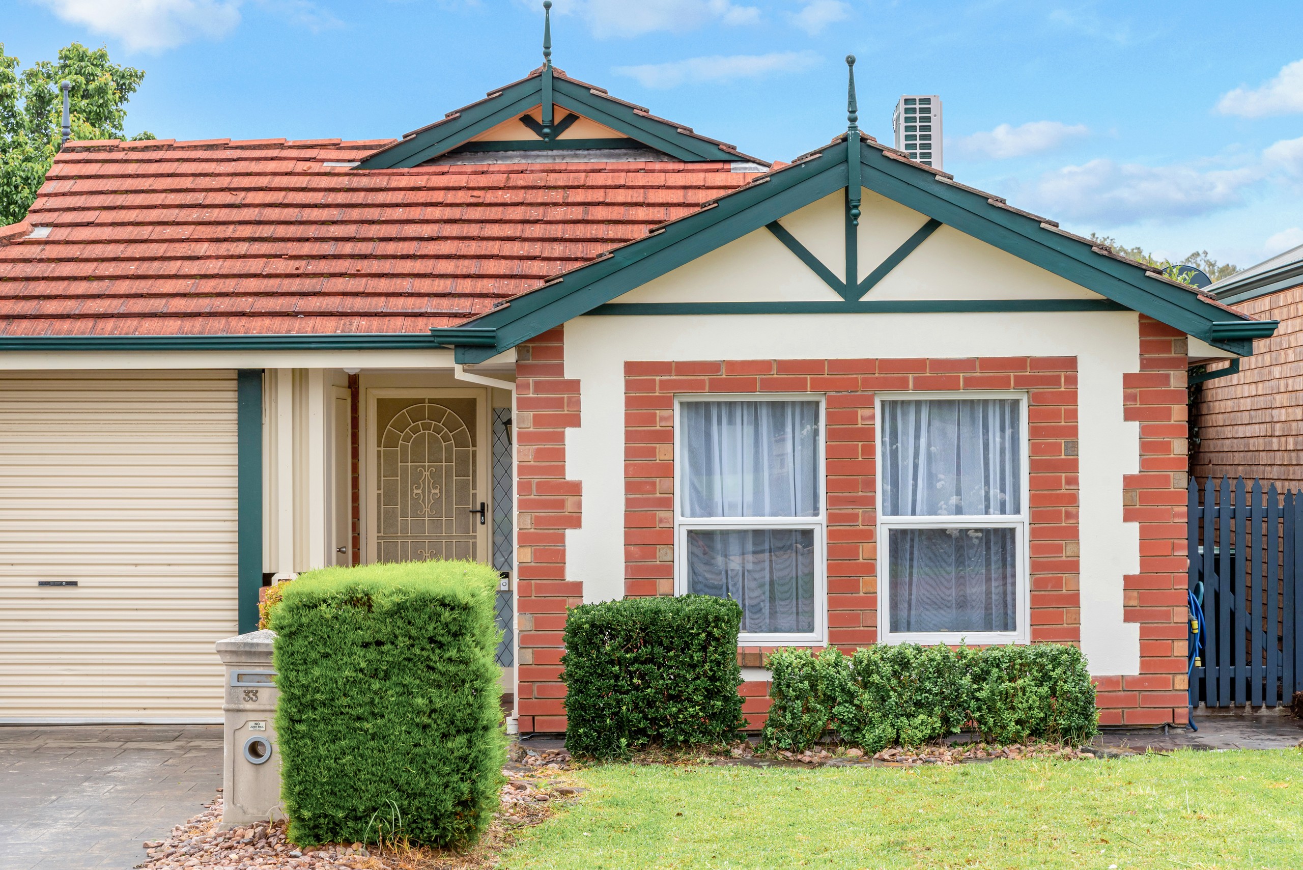 33 Dorrien Avenue, Woodcroft, SA 5162