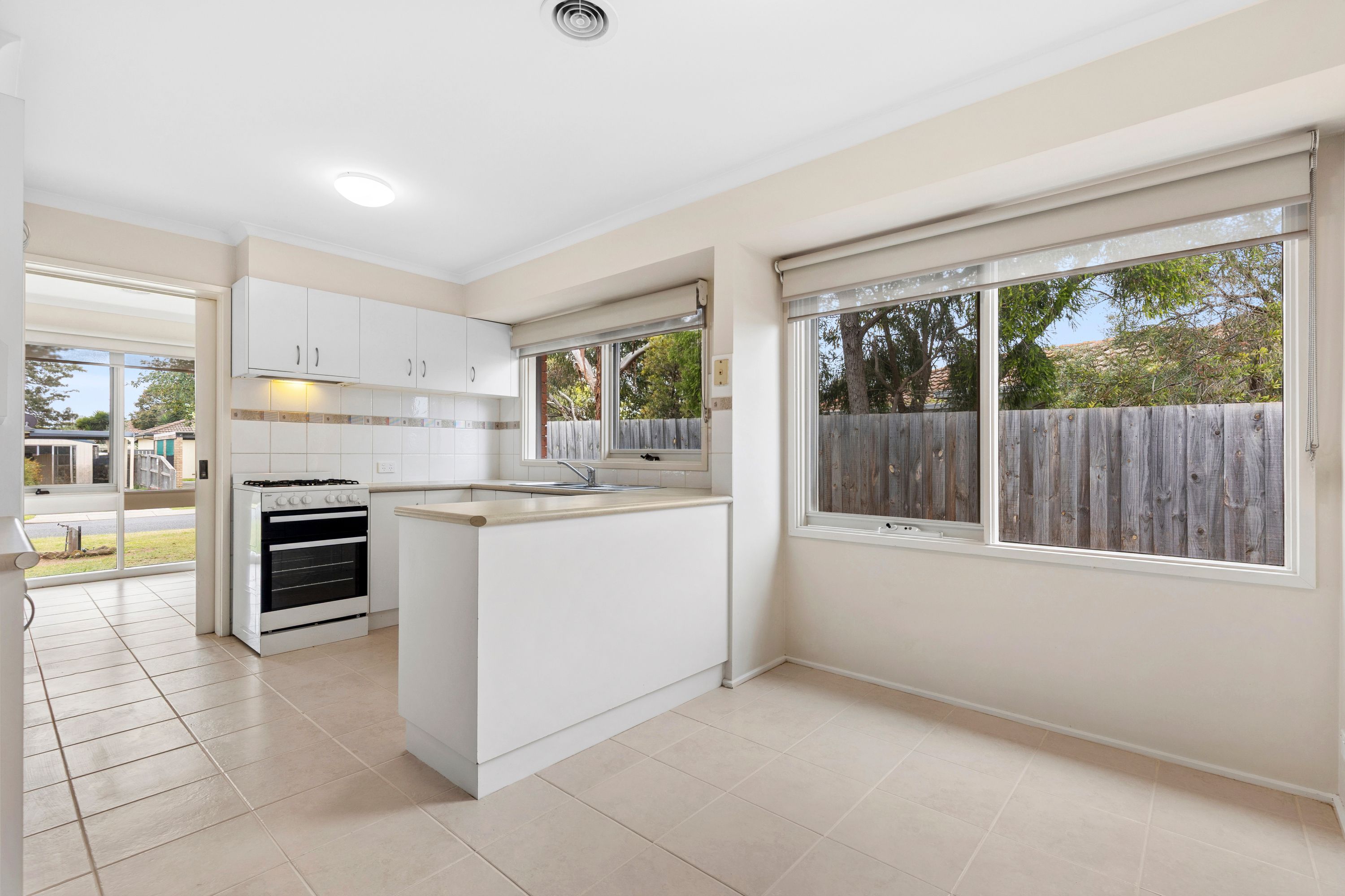 18 Sheeran Crescent — photo 6 of 16