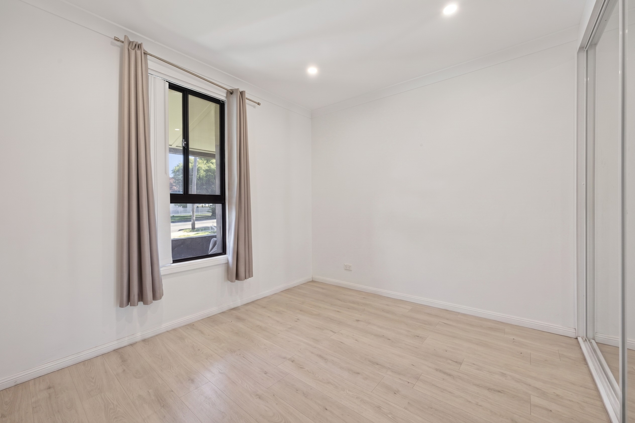 194 Victoria Road — photo 6 of 14