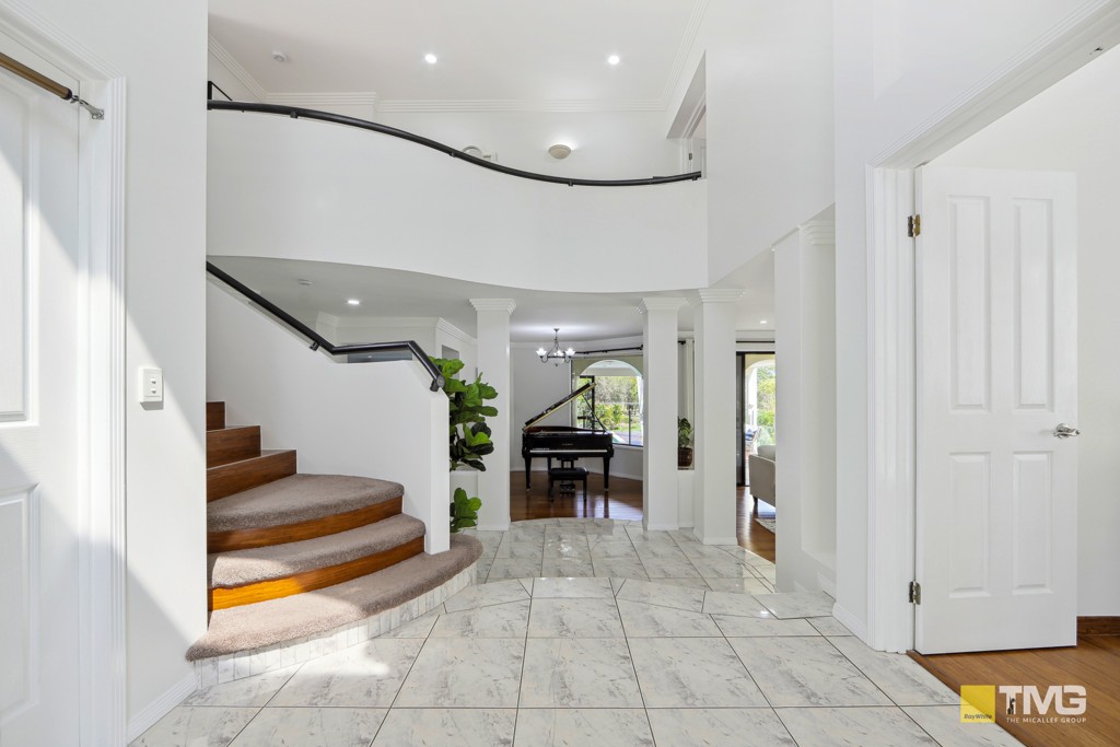 11 Kingston Heath Place, Robina, QLD 4226