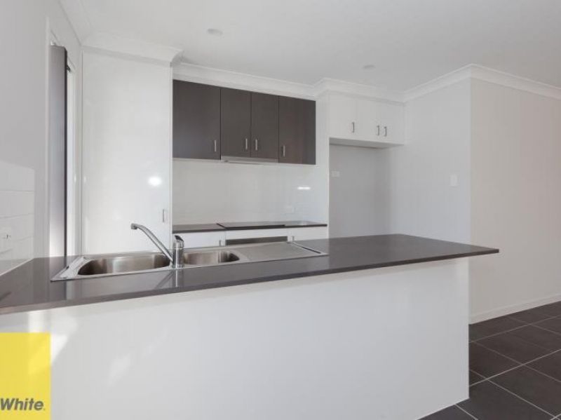7 Bullock Street, SPRING MOUNTAIN, QLD 4300