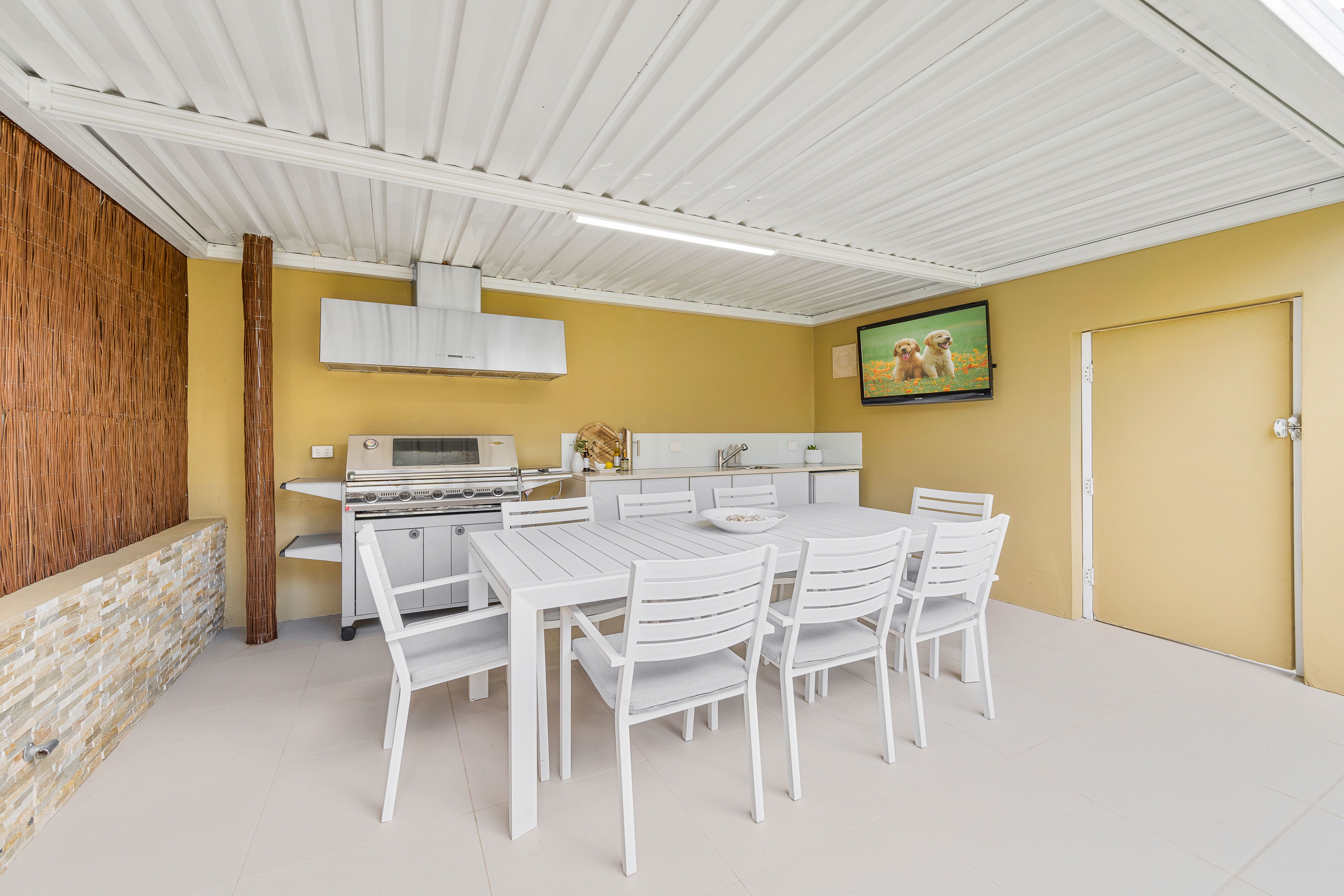 60 Vivienne Street — photo 12 of 16