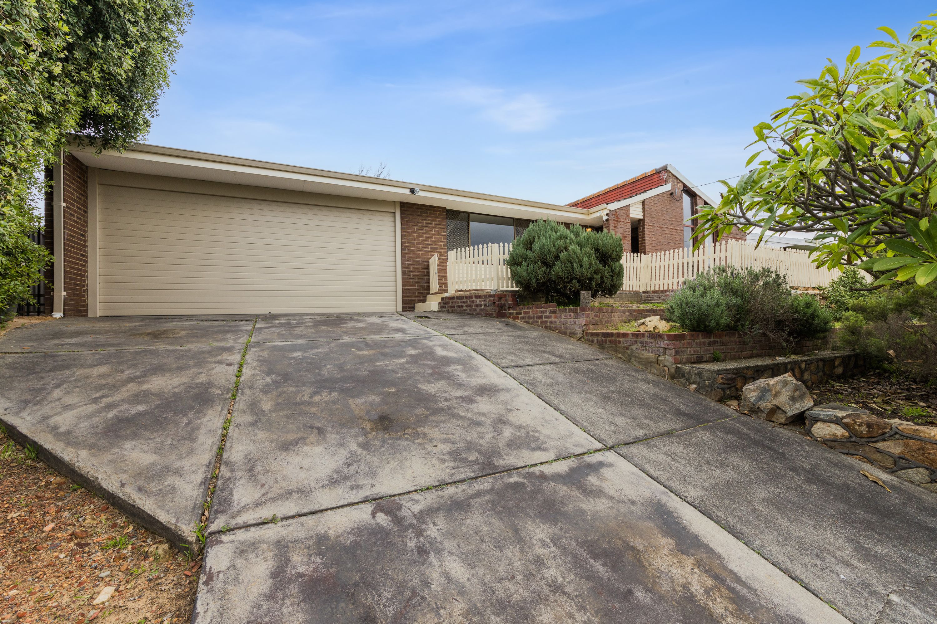 7 Hillside Road, Mount Richon, WA 6112