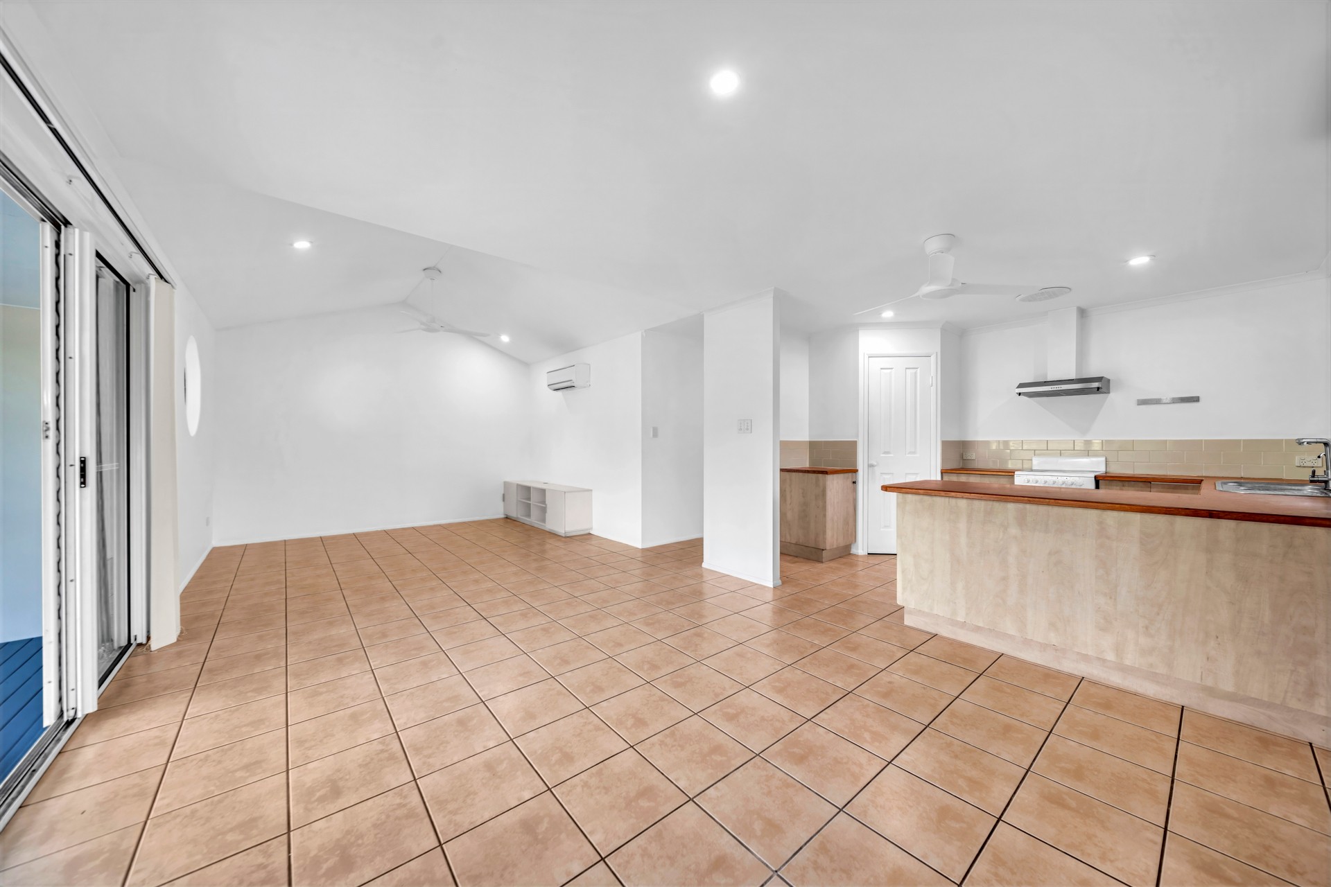 1/11 Macarthur Drive, Cannonvale, QLD 4802