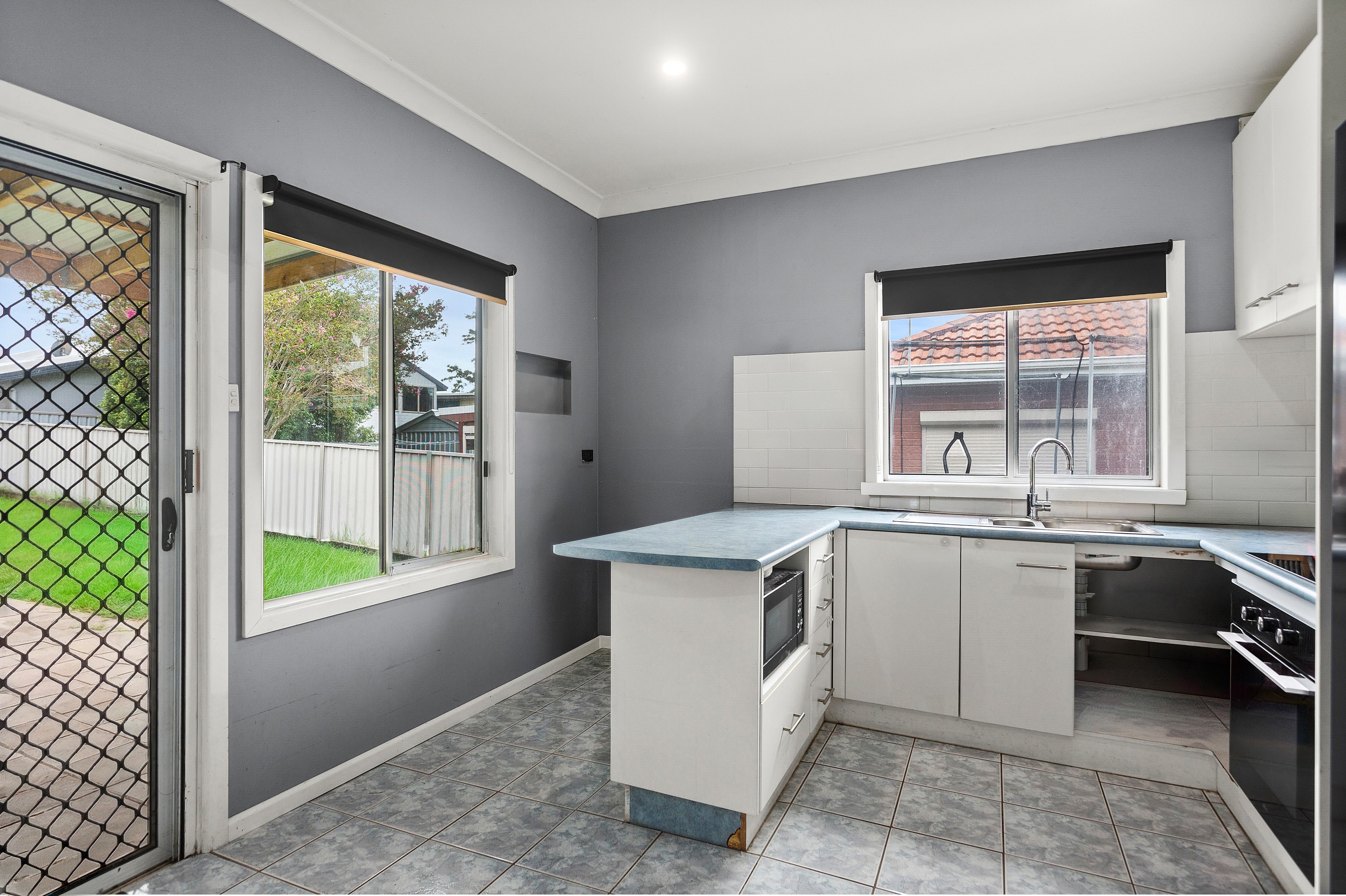 16 Strata Avenue, Barrack Heights, NSW 2528