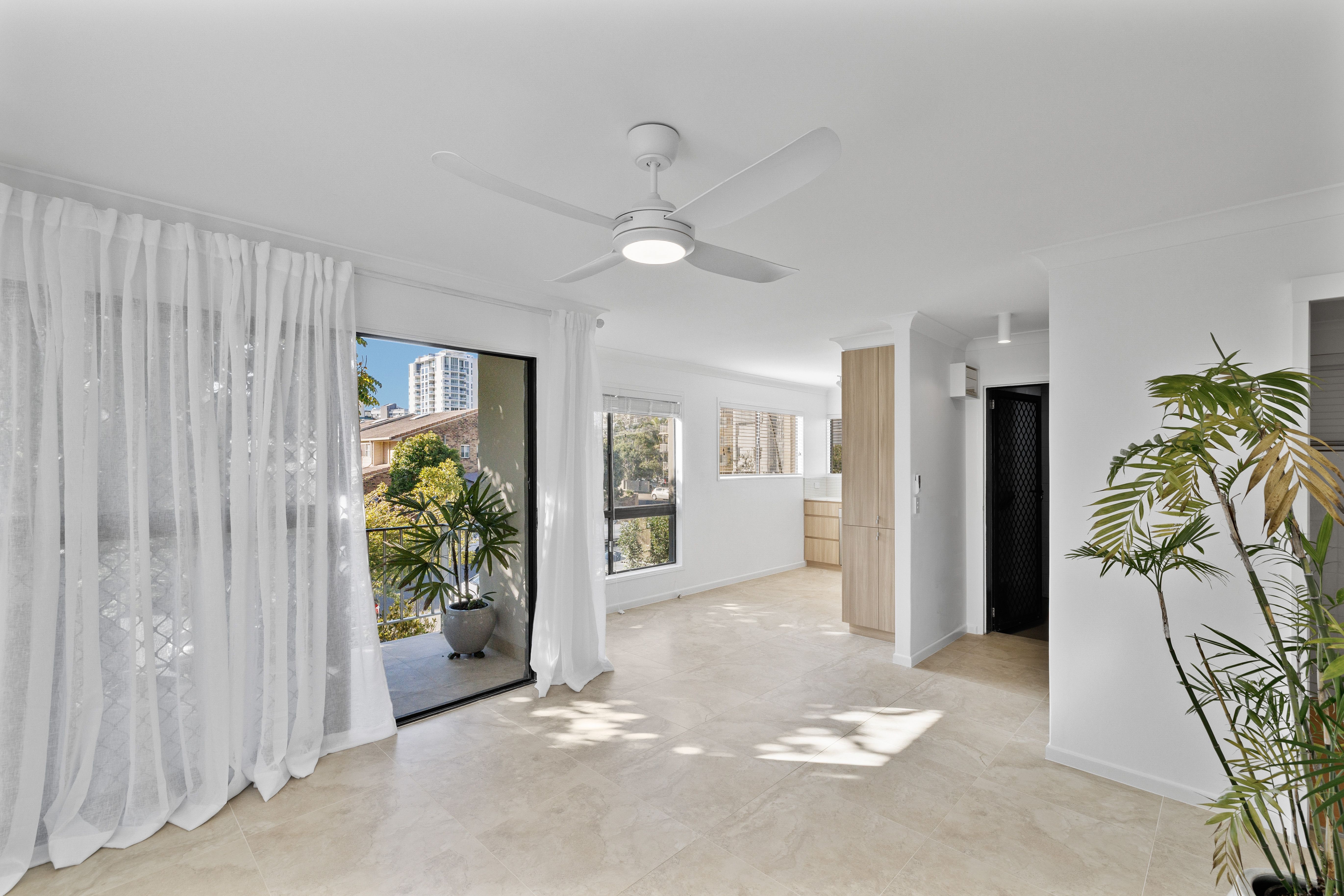 1/5 Richards Street — photo 3 of 10