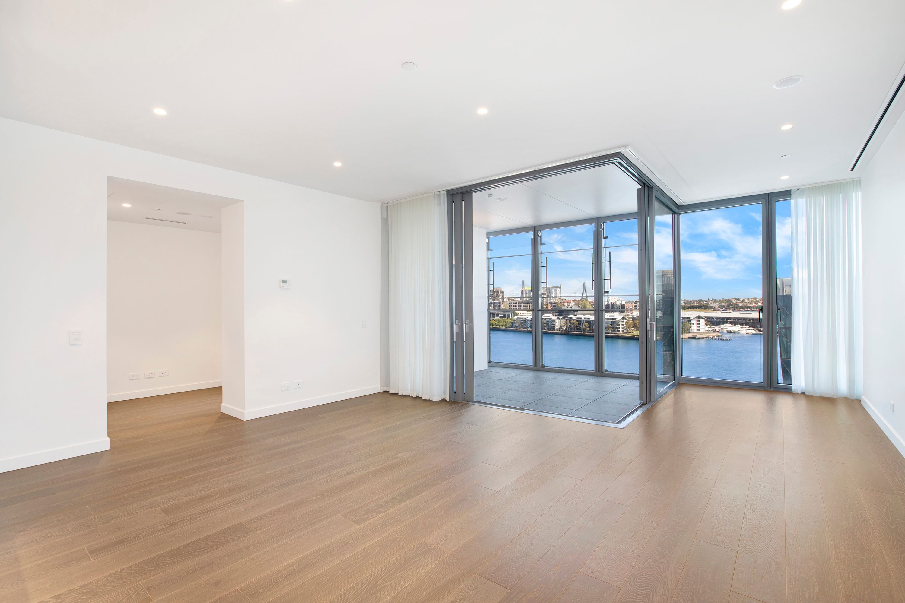 Level 9/2 Watermans Quay — photo 3 of 19