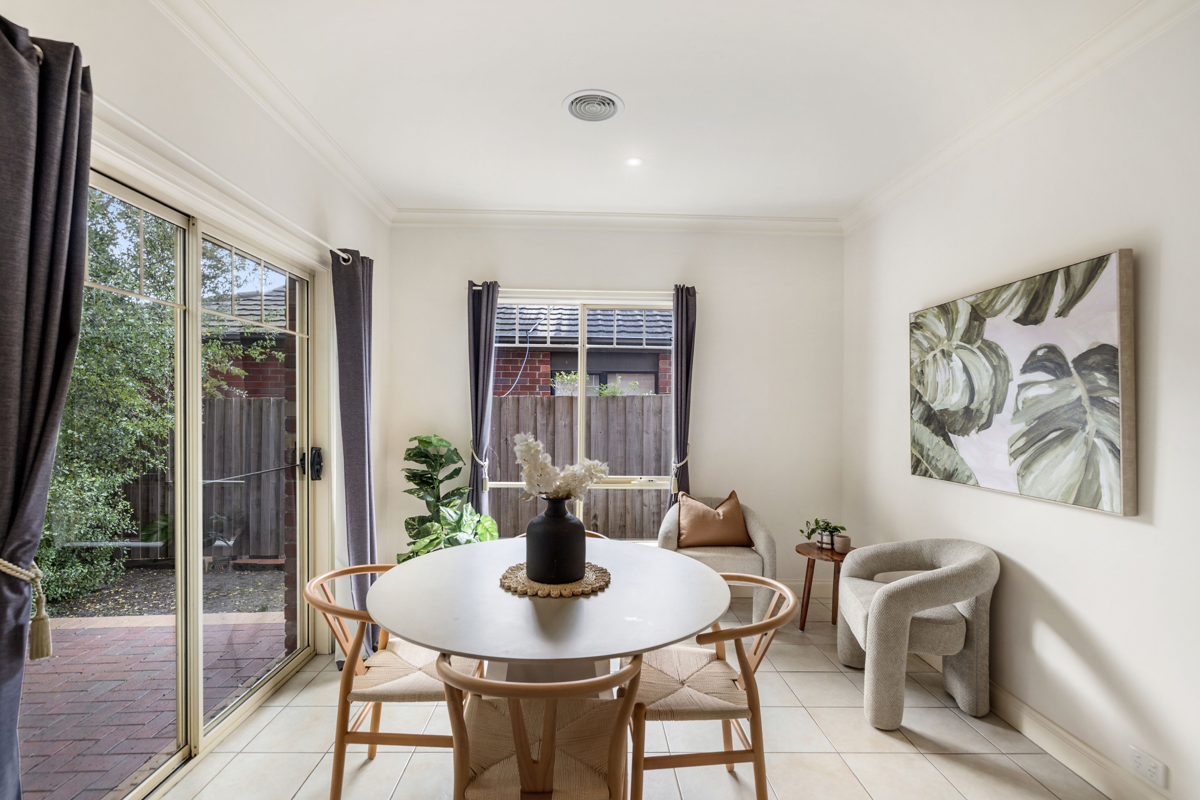8/14 Yvette Drive — photo 4 of 9