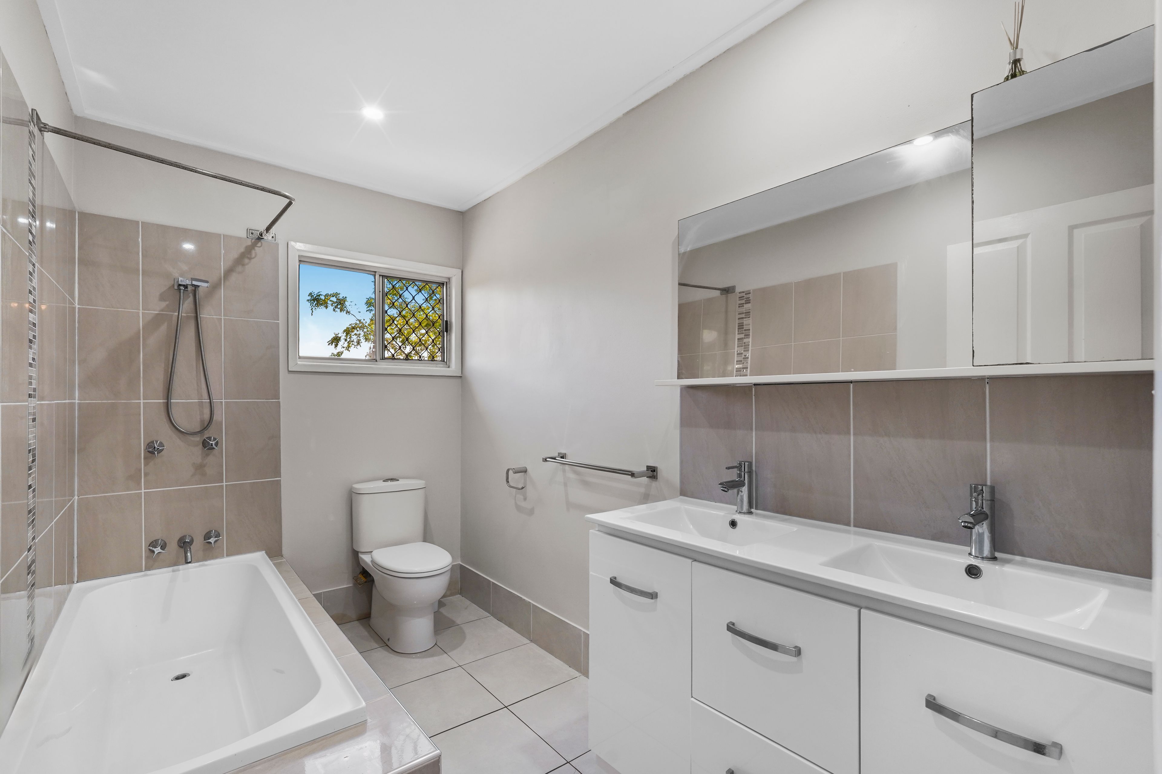 4 Oakland Avenue — photo 11 of 18