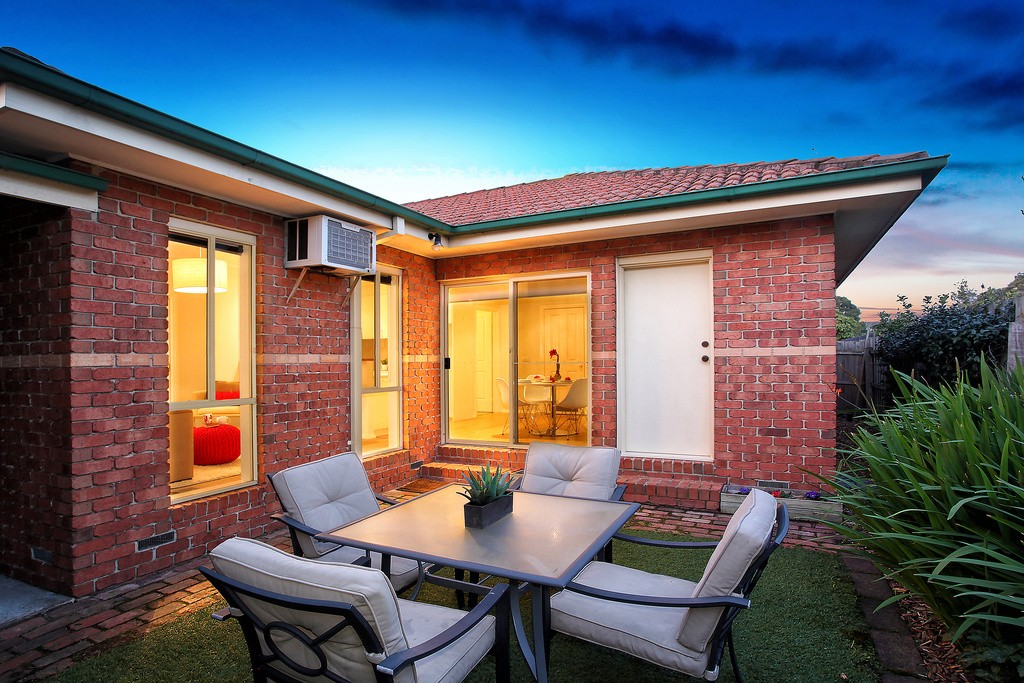 2/18 Calembeena Avenue, Hughesdale, VIC 3166
