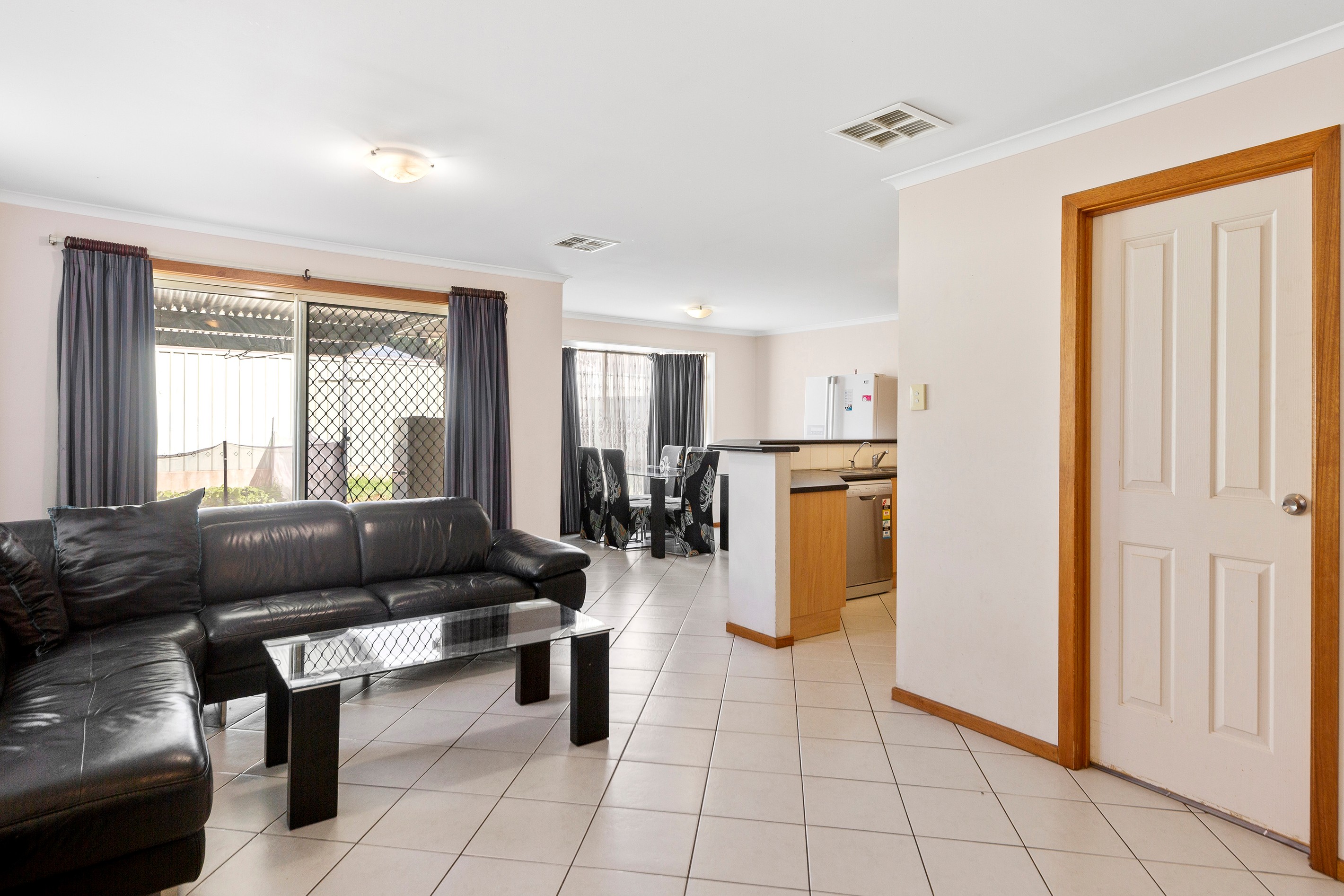 8 stella Court, Salisbury North, SA 5108