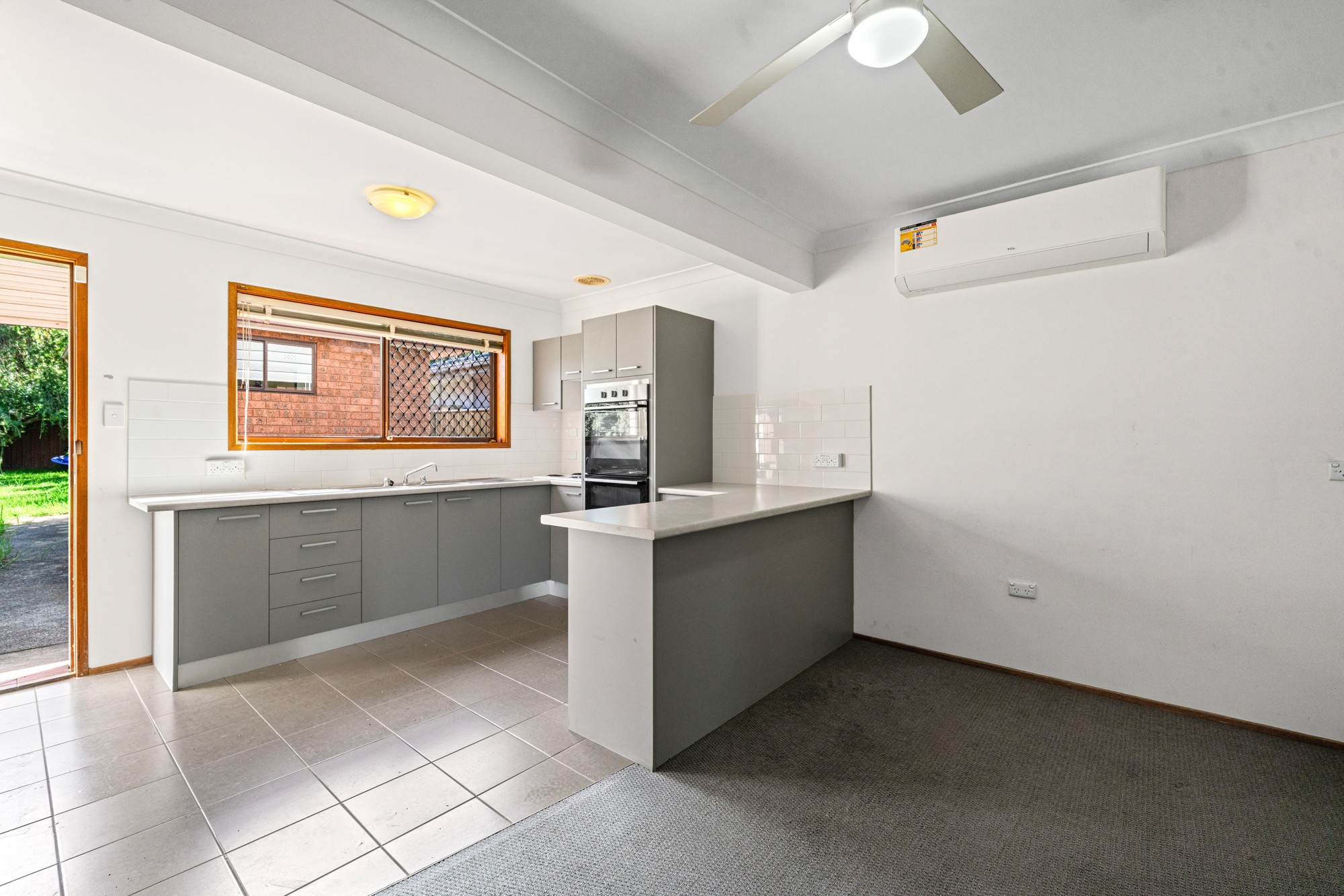 52 Clare Crescent, Berkeley Vale, NSW 2261