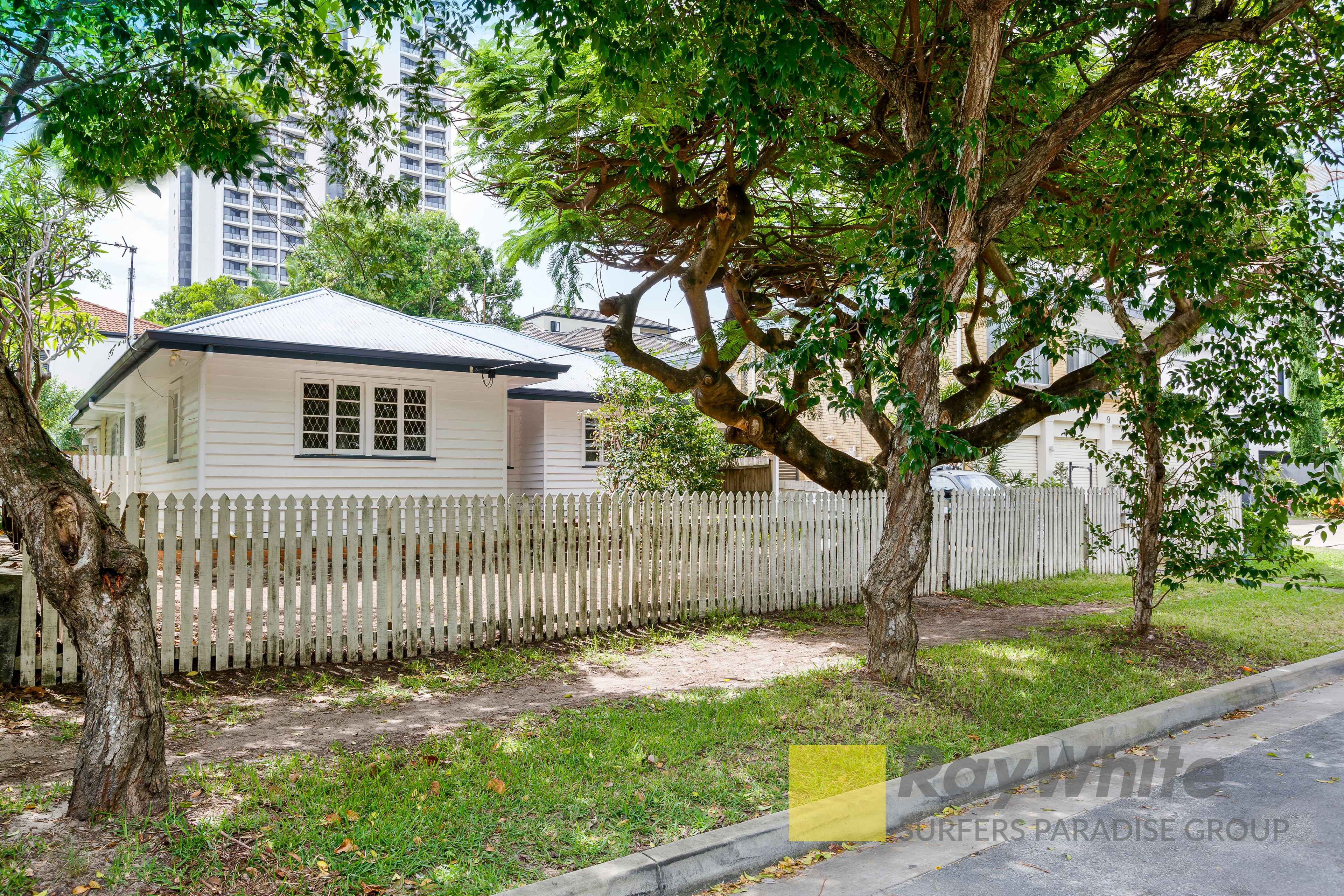 11 Birt Avenue, Surfers Paradise, QLD 4217