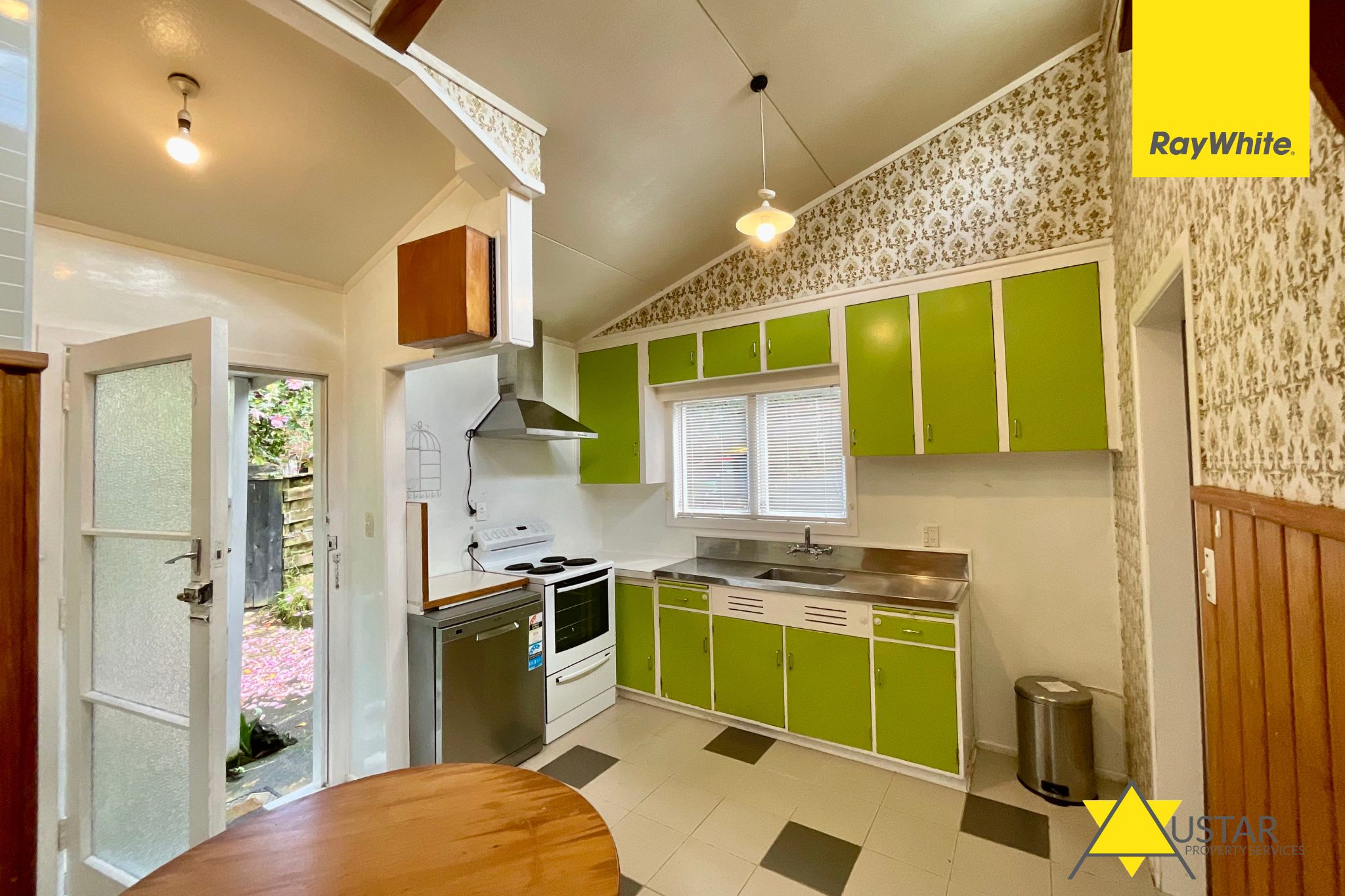 2/184a Old Titirangi Road, Titirangi, Waitakere City